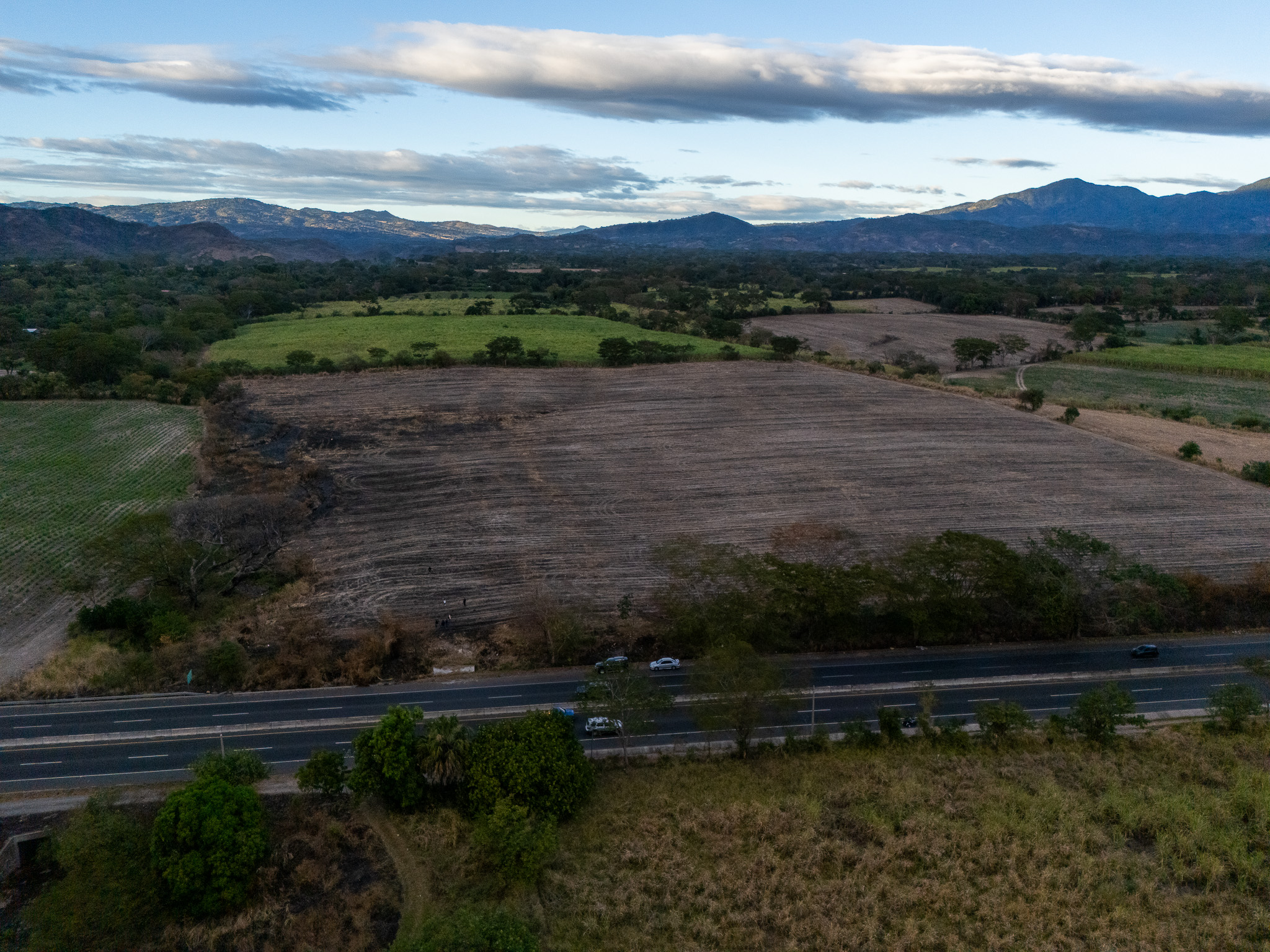 TERRENO EN LA PAZ, CERCA DEL AEROPUERTO EL SALVADOR