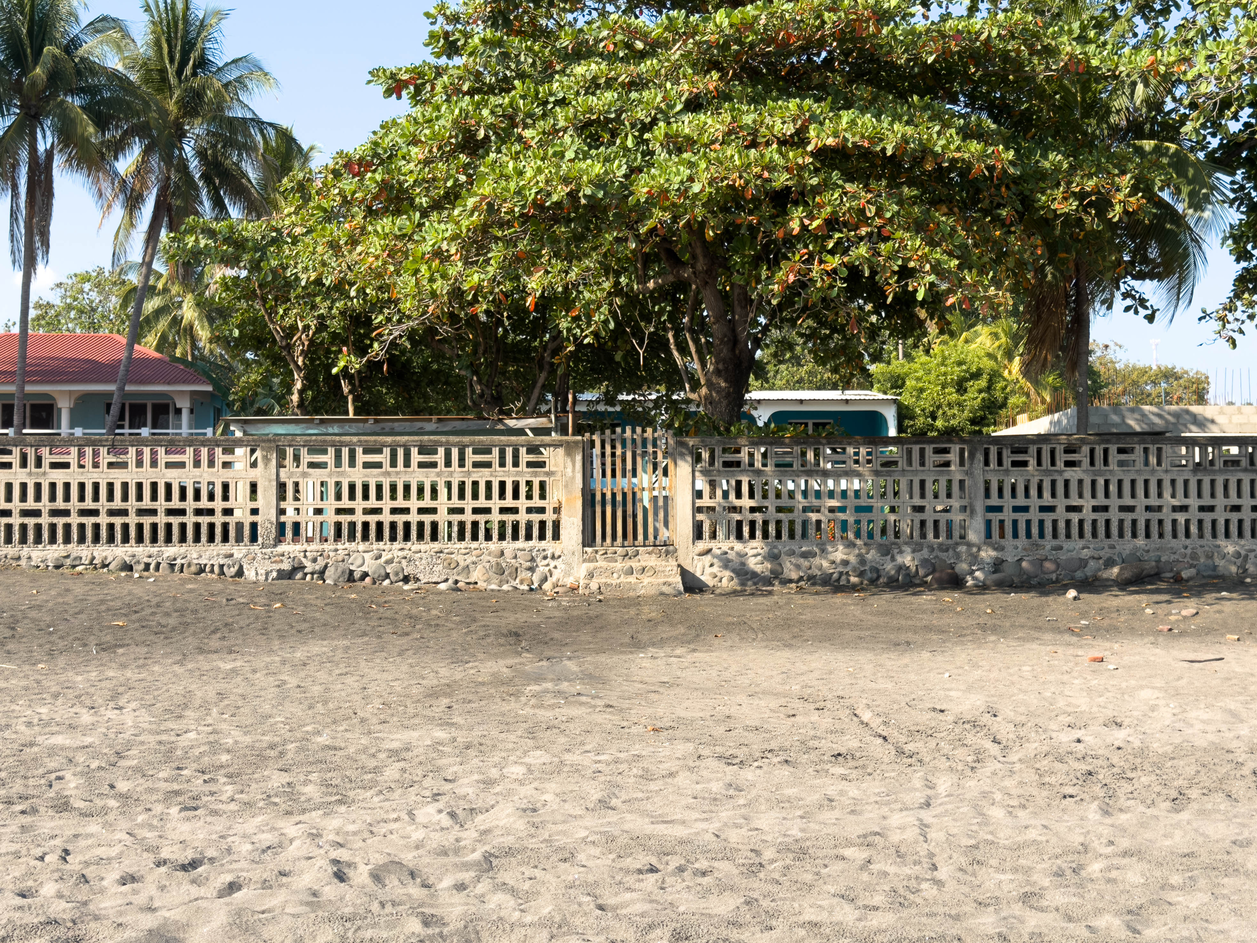 HOTEL EN VENTA FRENTE AL MAR EN PLAYA SAN BLAS, LA LIBERTAD