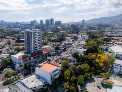 LOCALES COMERCIALES EN PLAZA TRIANA – LA MASCOTA, SAN SALVADOR