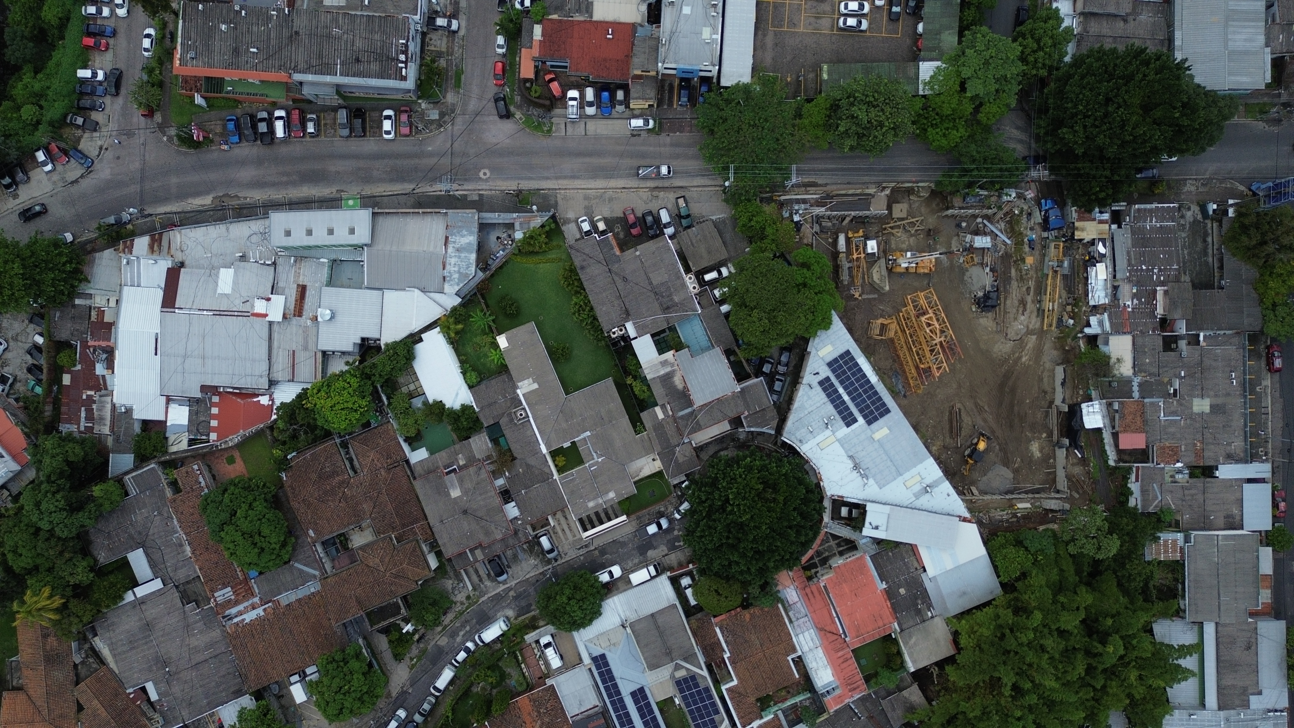 BODEGA Y OFICINAS EN COLONIA ROMA, SAN SALVADOR