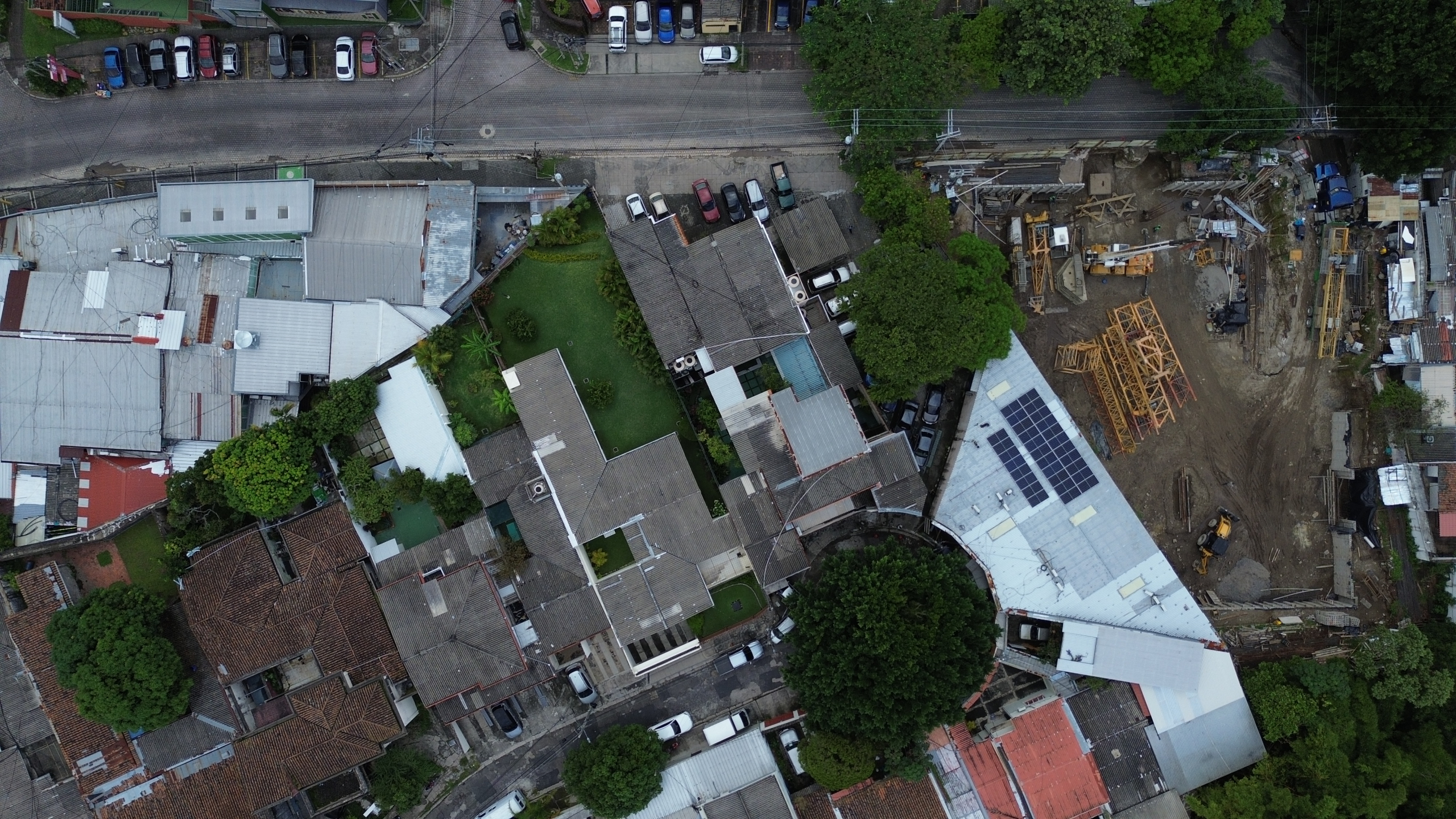 BODEGA Y OFICINAS EN COLONIA ROMA, SAN SALVADOR