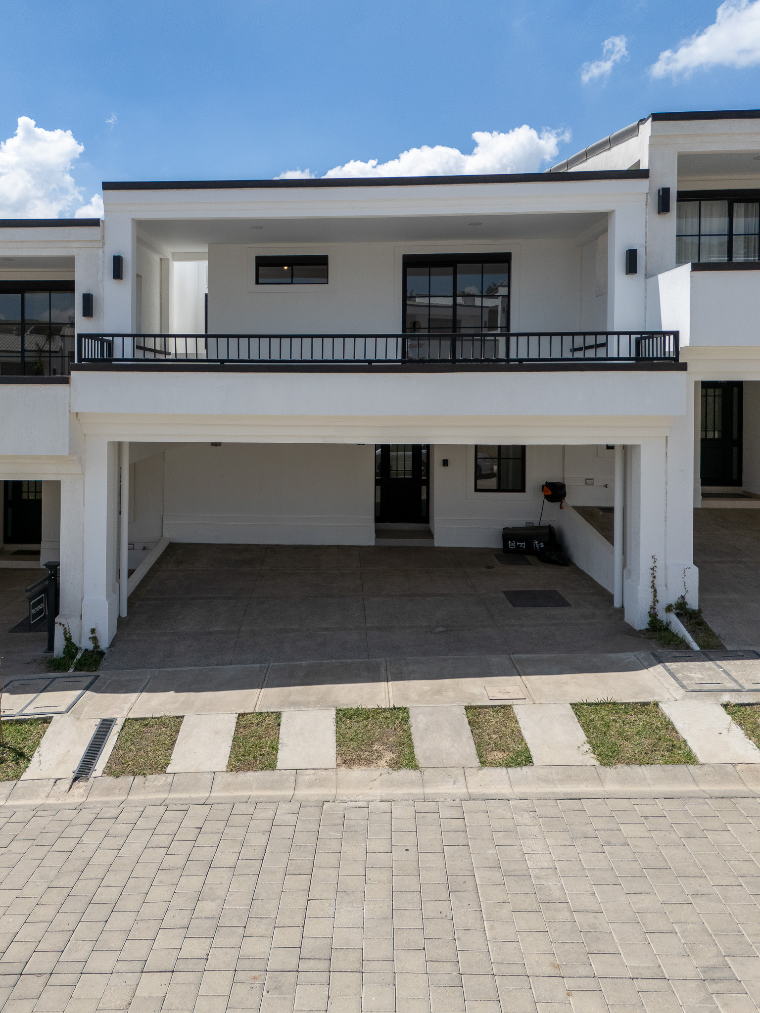 CASA A ESTRENAR EN ANTIBES, MODELO GRANDE, SAN SALVADOR