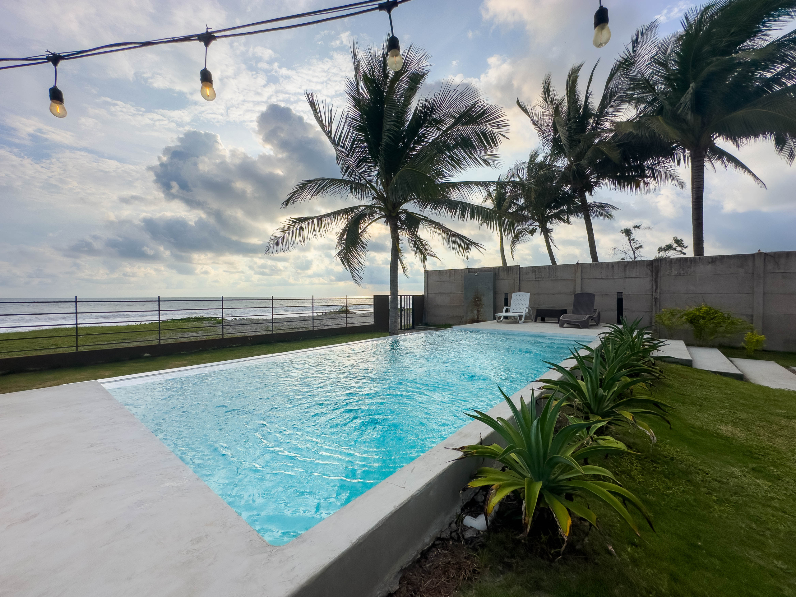 CASA FRENTE AL MAR, CANGREJERA, LA LIBERTAD