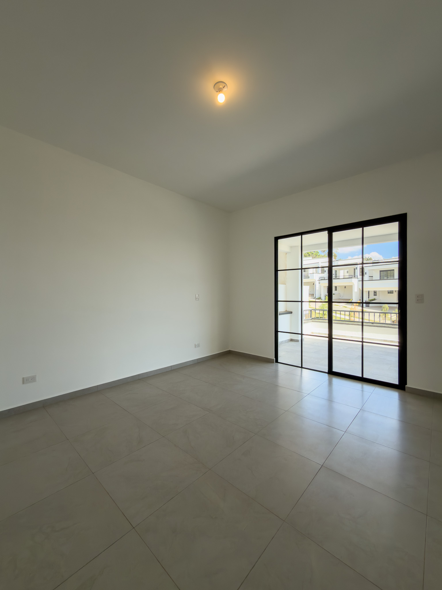 CASA A ESTRENAR EN ANTIBES, MODELO GRANDE, SAN SALVADOR