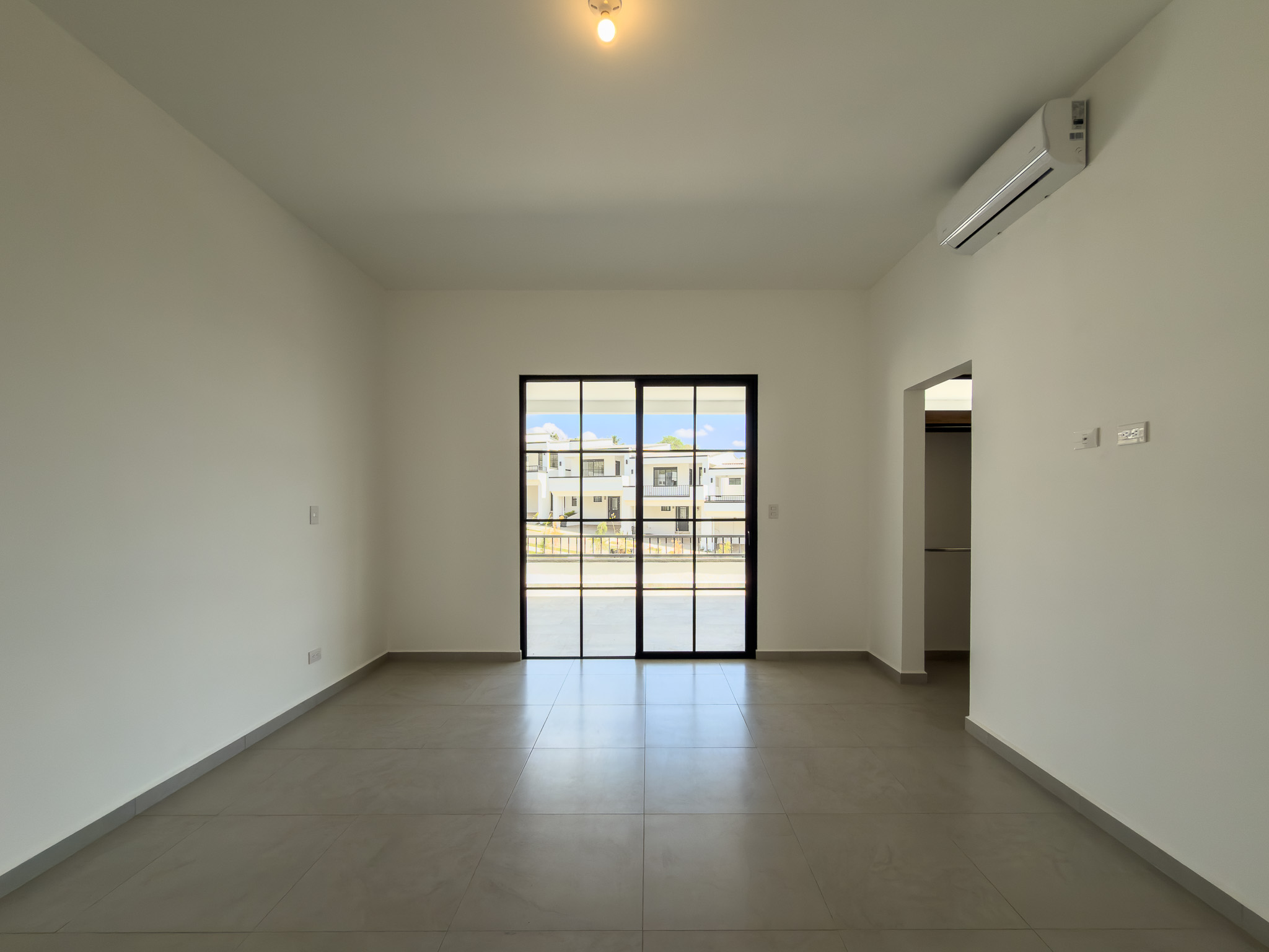 CASA A ESTRENAR EN ANTIBES, MODELO GRANDE, SAN SALVADOR