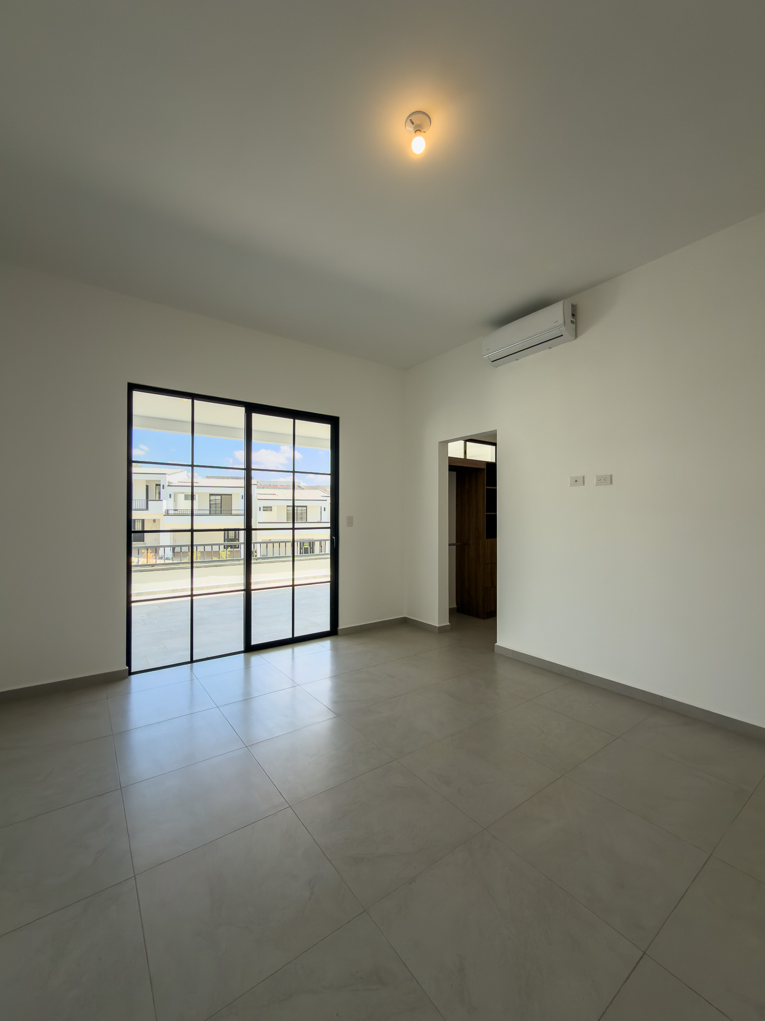 CASA A ESTRENAR EN ANTIBES, MODELO GRANDE, SAN SALVADOR