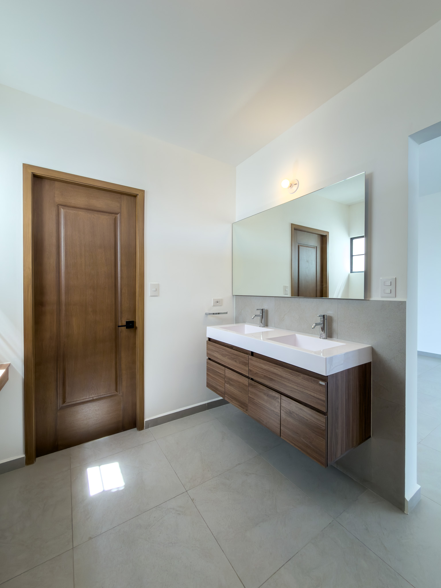 CASA A ESTRENAR EN ANTIBES, MODELO GRANDE, SAN SALVADOR