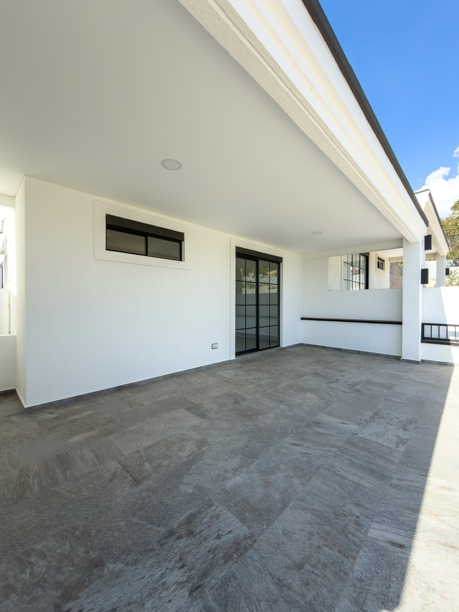 CASA A ESTRENAR EN ANTIBES, MODELO GRANDE, SAN SALVADOR