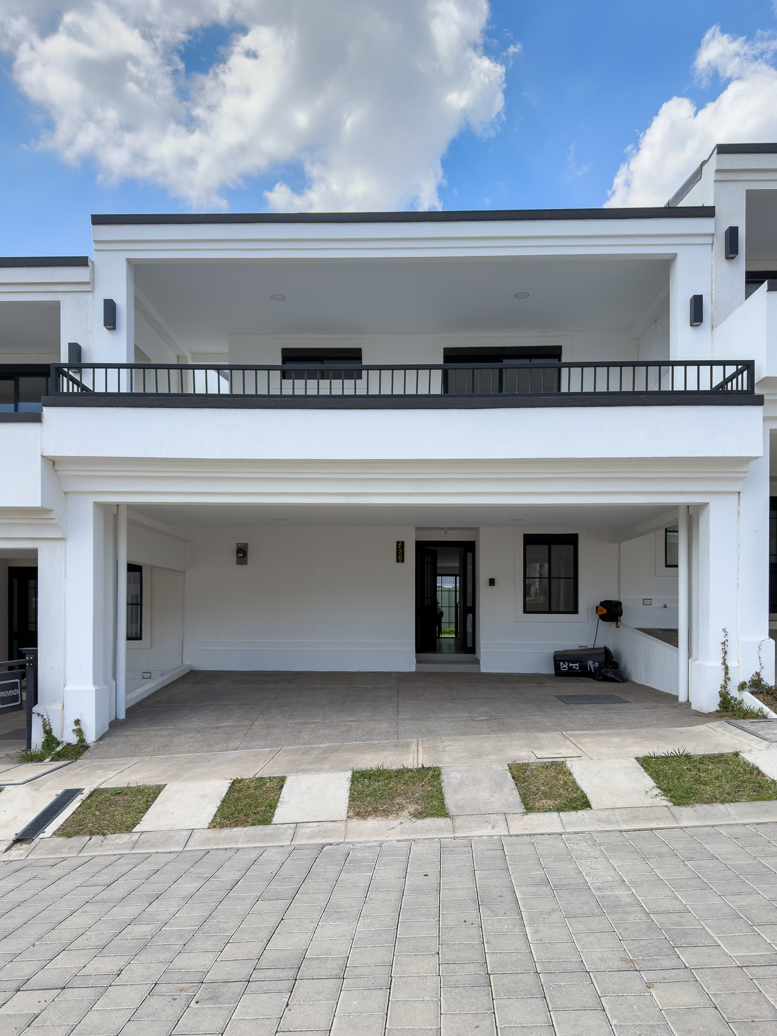 CASA A ESTRENAR EN ANTIBES, MODELO GRANDE, SAN SALVADOR