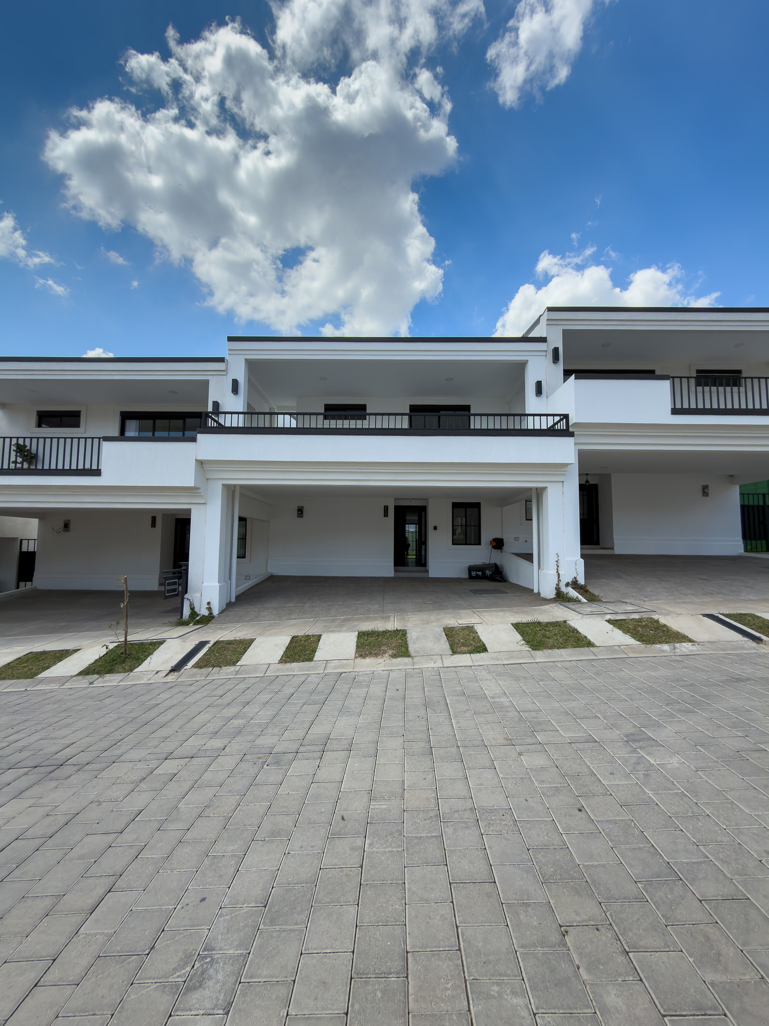 CASA A ESTRENAR EN ANTIBES, MODELO GRANDE, SAN SALVADOR