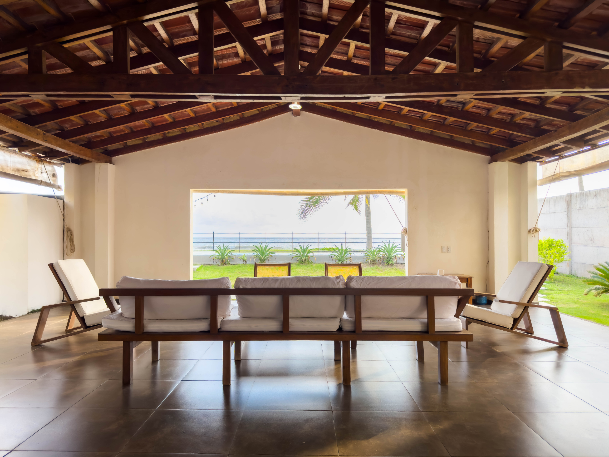 CASA FRENTE AL MAR, CANGREJERA, LA LIBERTAD