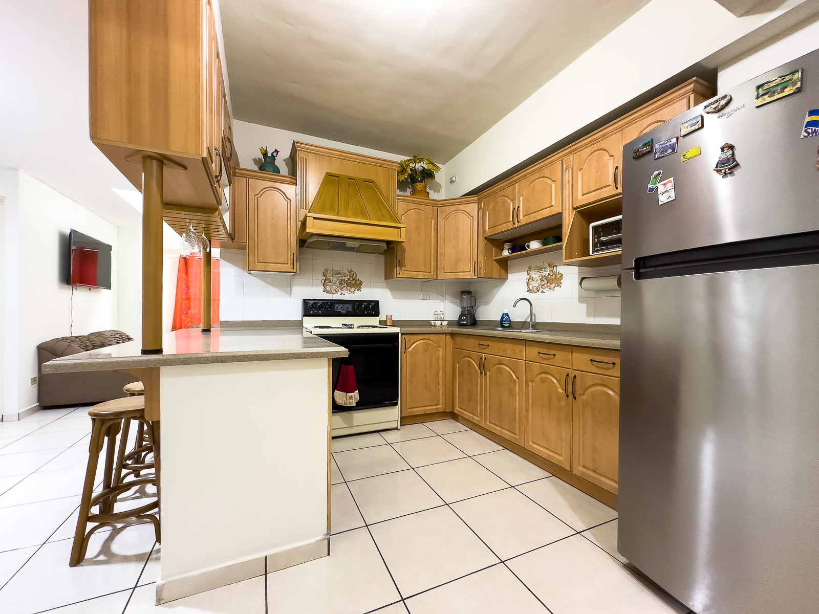DAA711-4 APARTAMENTO FULL AMUEBLADO EN CONDOMINIO LOS ABETOS, SAN SALVADOR