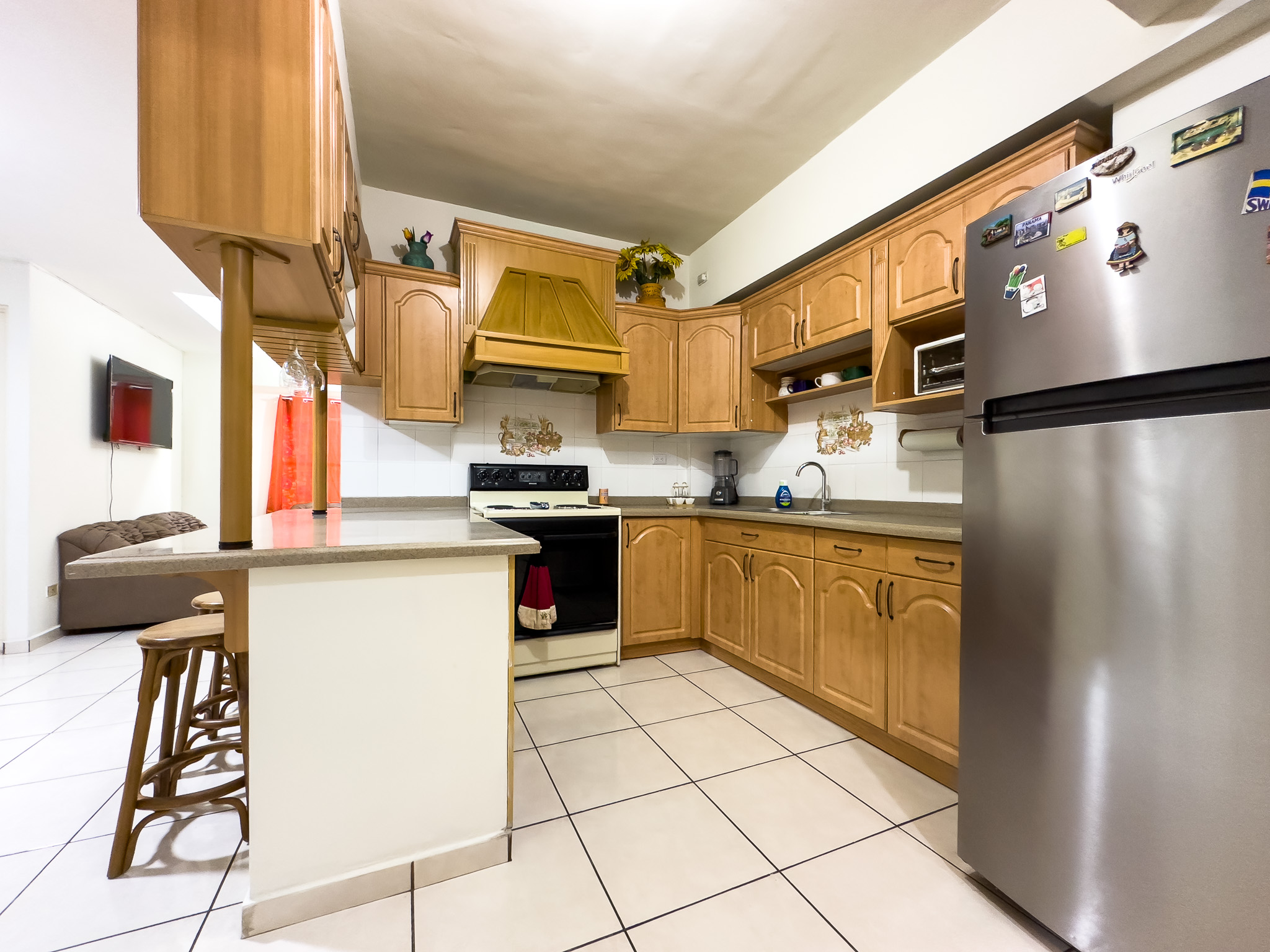 APARTAMENTO FULL AMUEBLADO EN CONDOMINIO LOS ABETOS, SAN SALVADOR