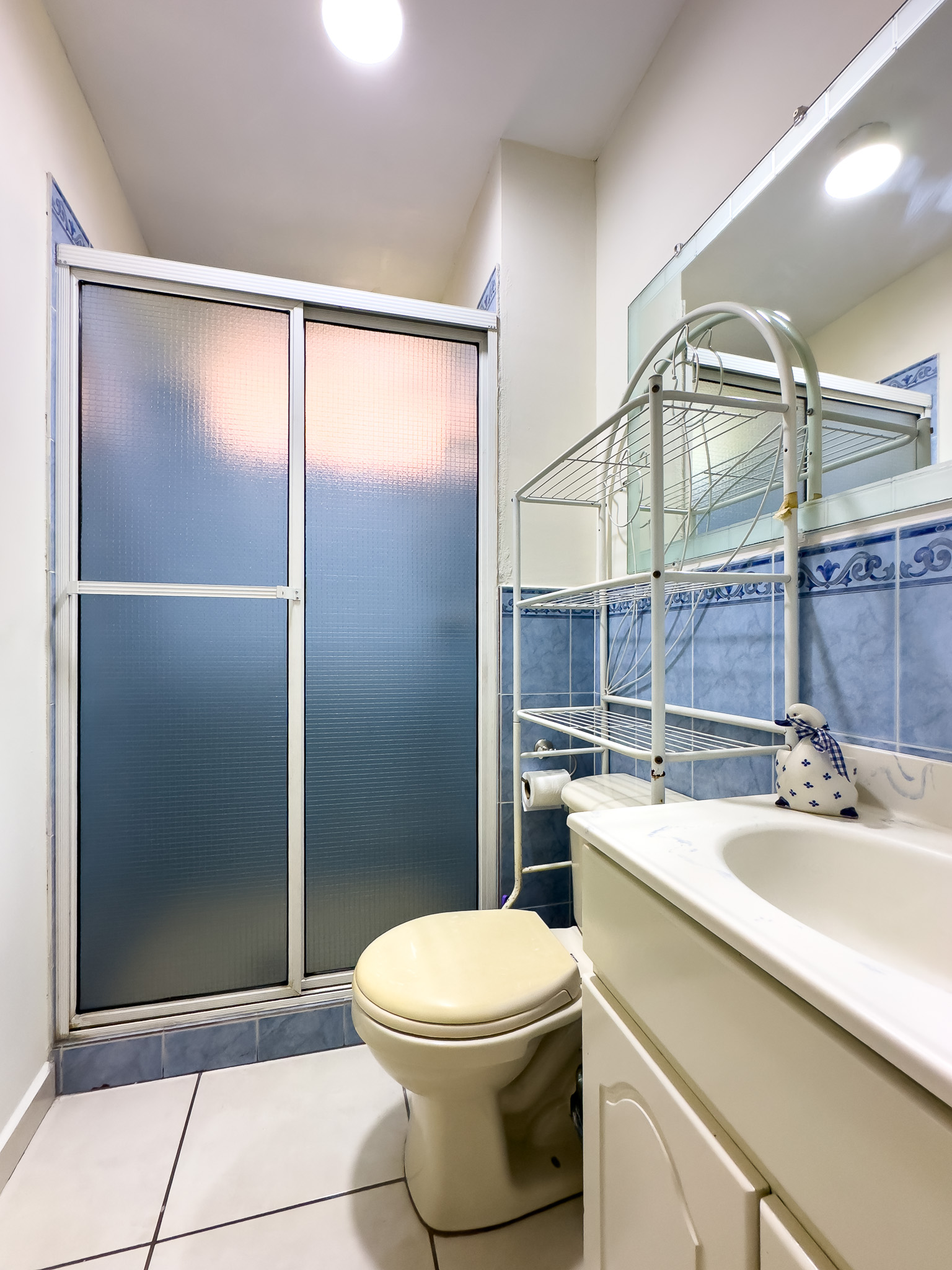 APARTAMENTO FULL AMUEBLADO EN CONDOMINIO LOS ABETOS, SAN SALVADOR