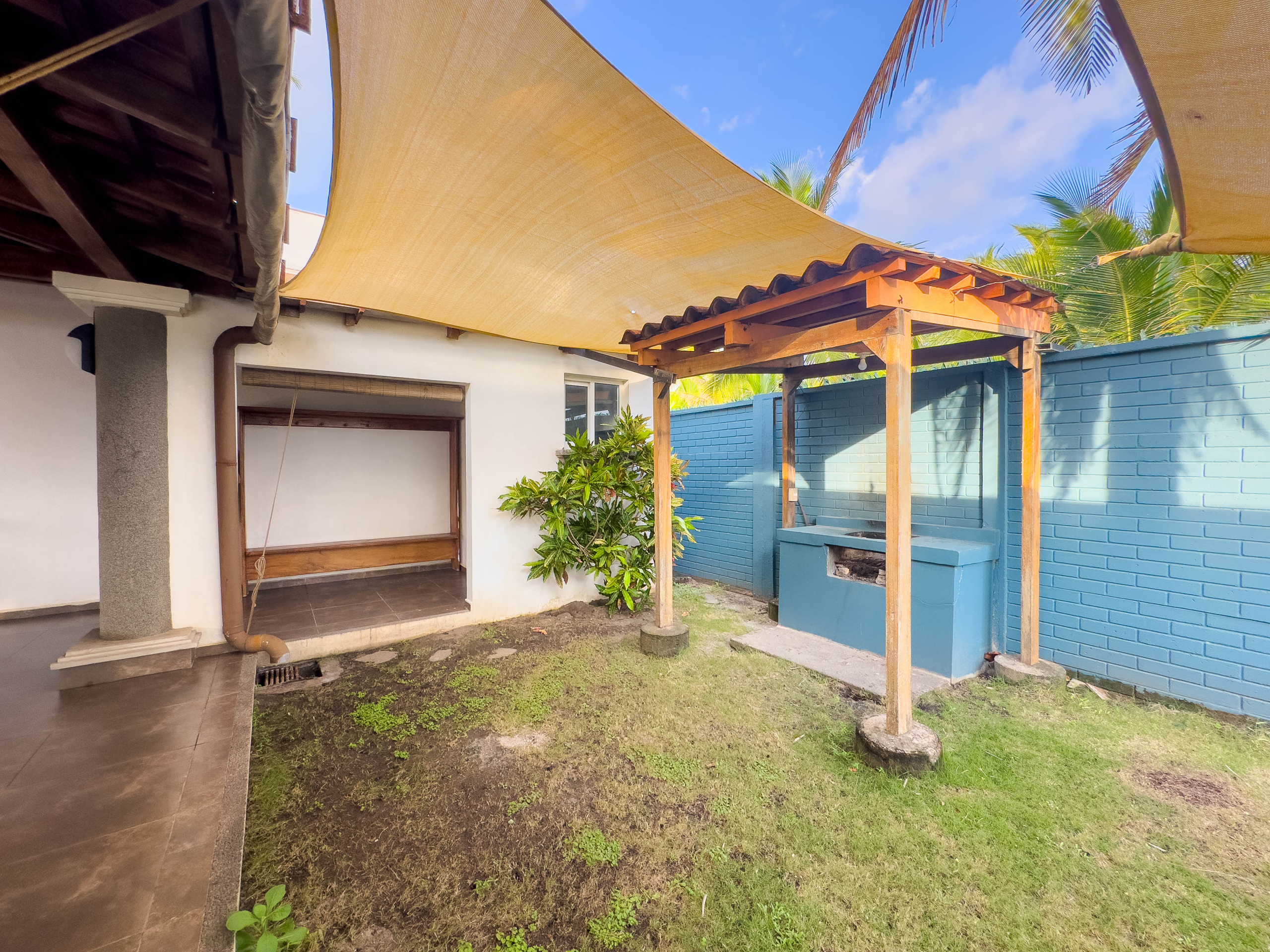 CASA FRENTE AL MAR, CANGREJERA, LA LIBERTAD