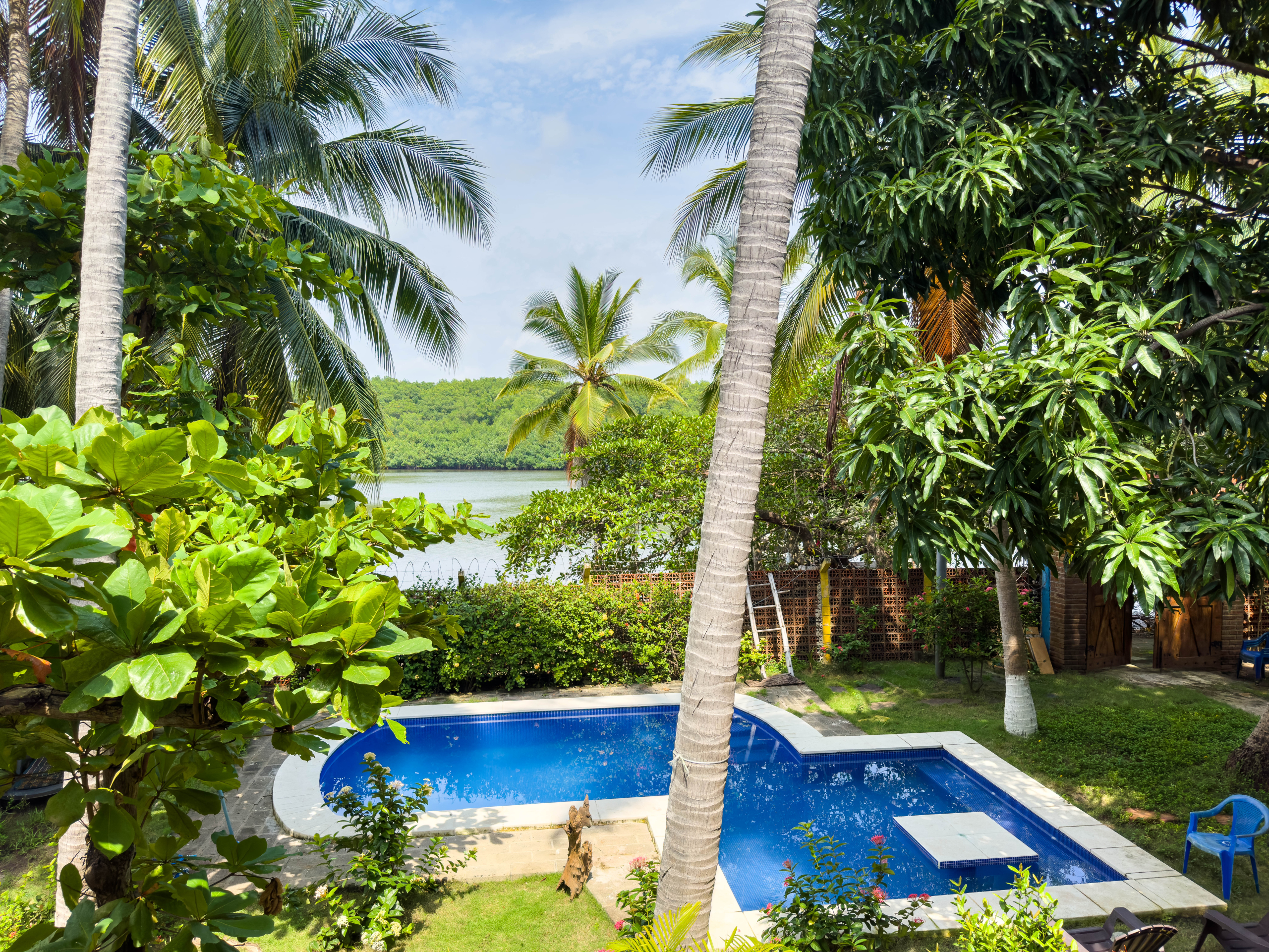 RANCHO EN BARRA SANTIAGO, AHUACHAPÁN