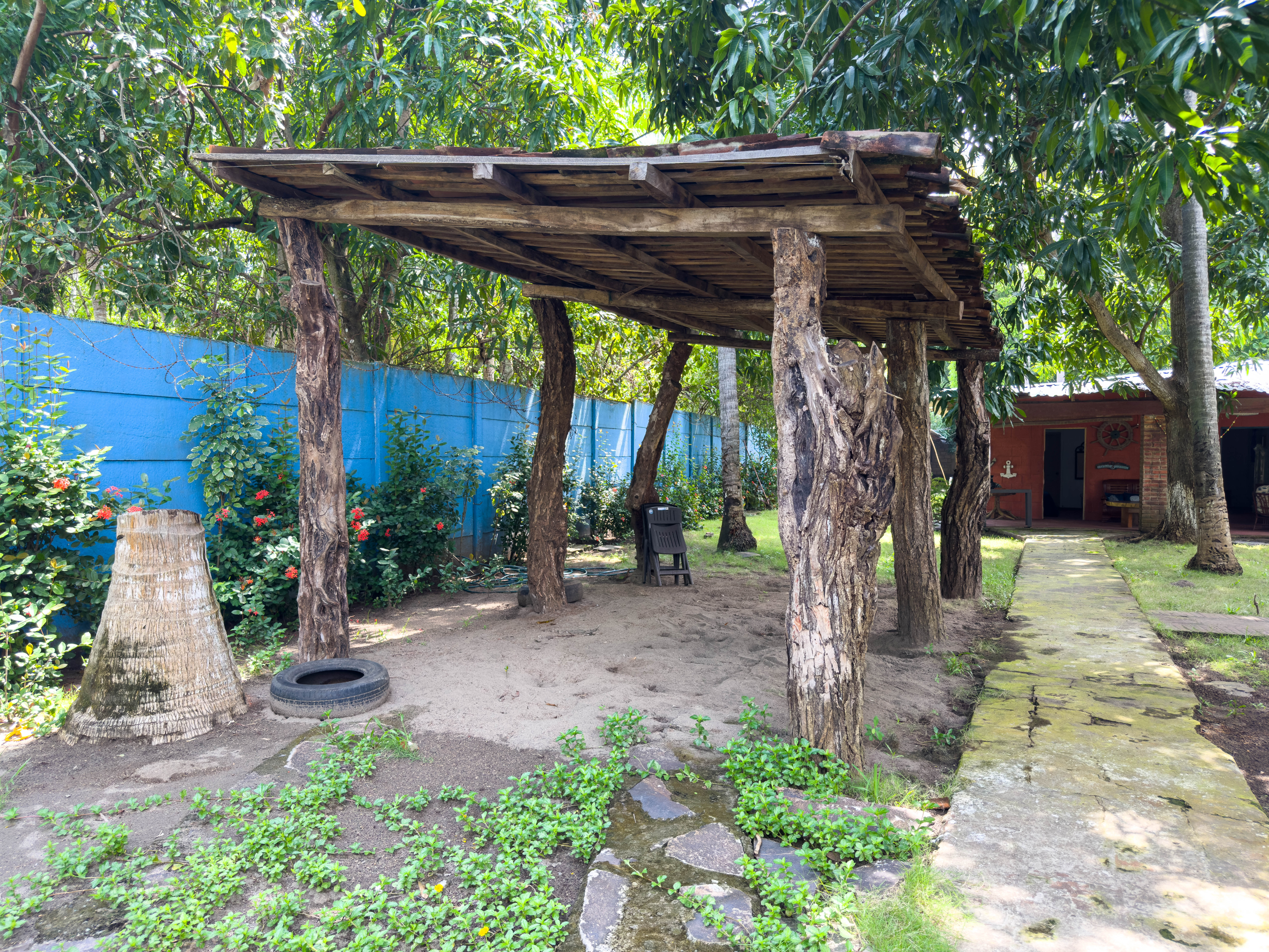 RANCHO EN BARRA SANTIAGO, AHUACHAPÁN