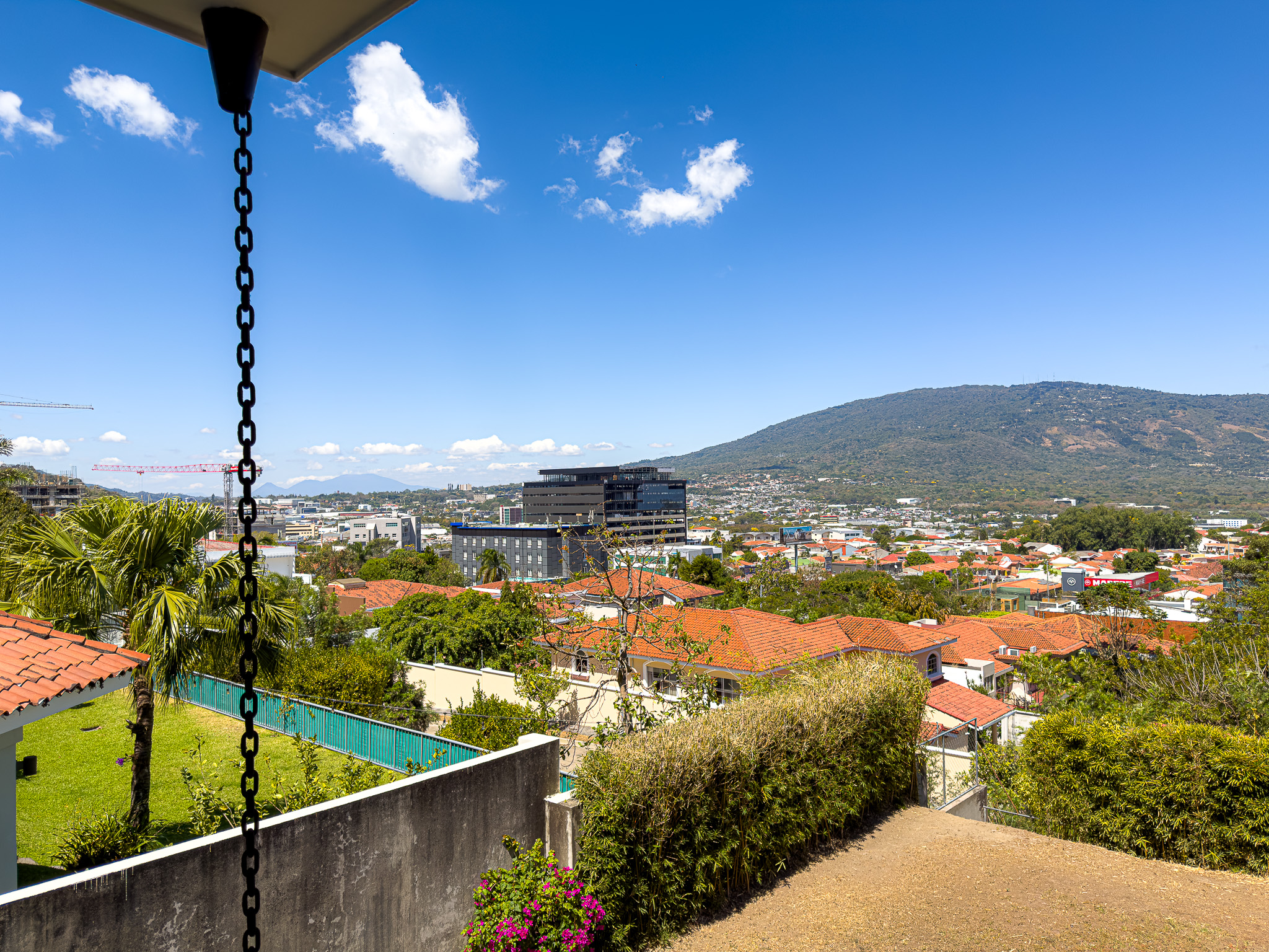 RESIDENCIA EN PORTONES DE MADRE SELVA, ANTIGUO CUSCATLÁN, LA LIBERTAD
