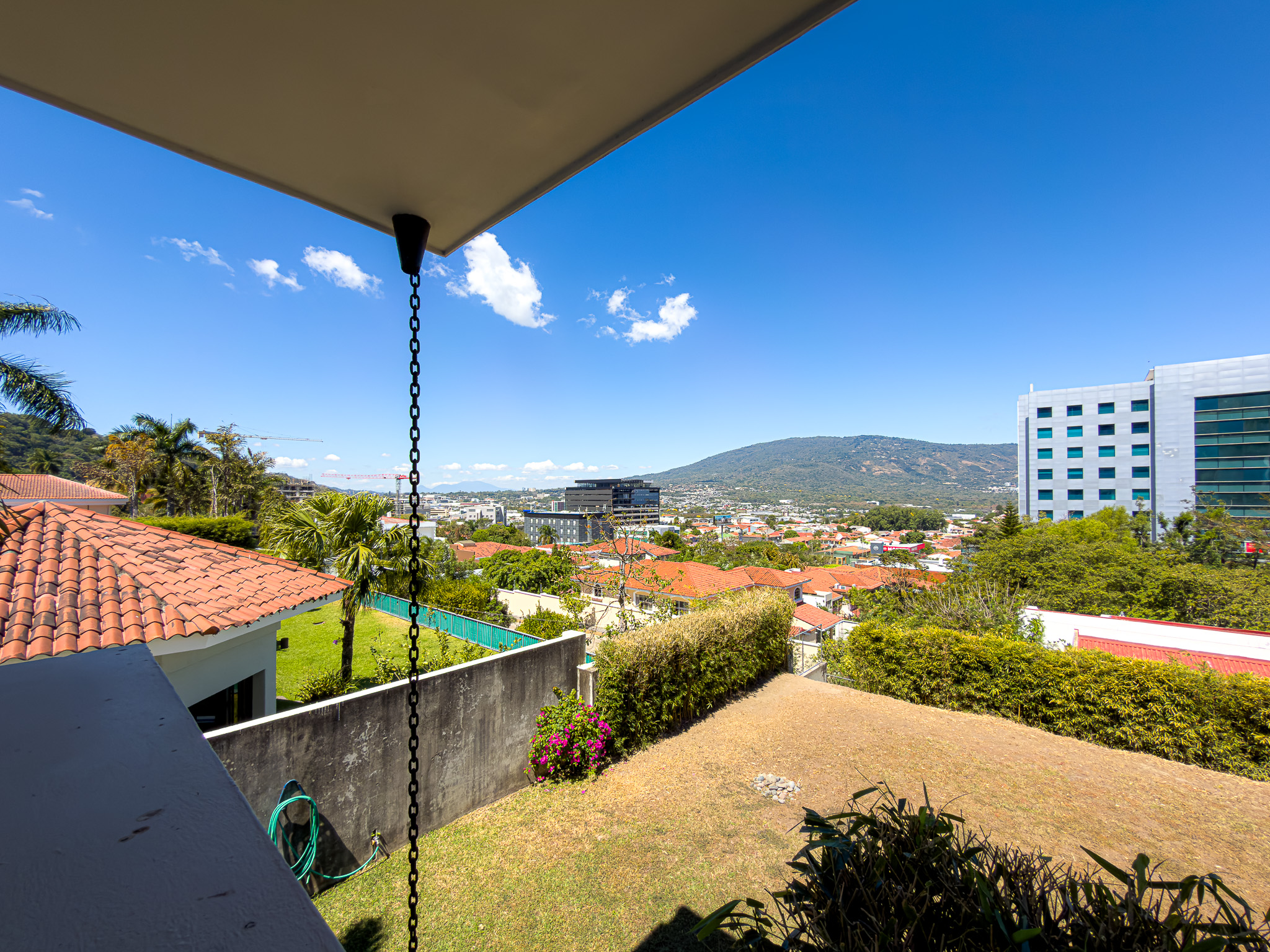 RESIDENCIA EN PORTONES DE MADRE SELVA, ANTIGUO CUSCATLÁN, LA LIBERTAD