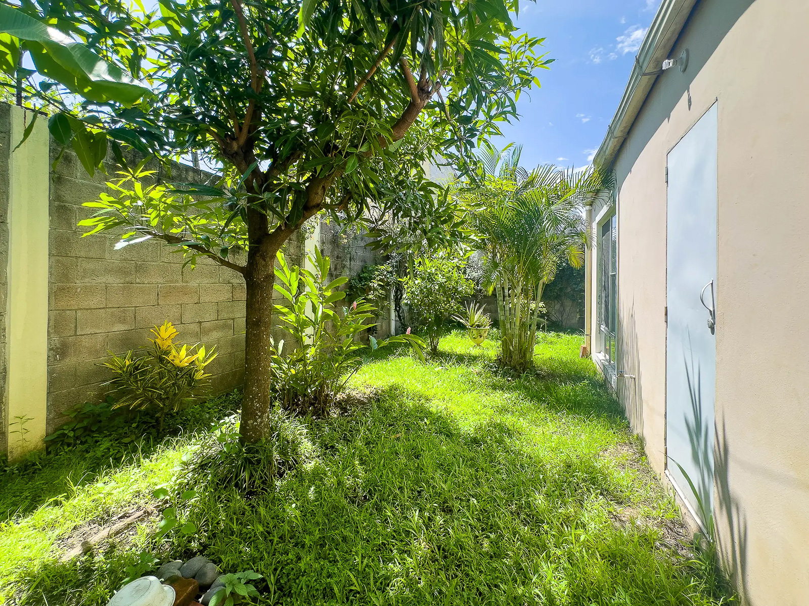 DR577-9 RESIDENCIA EN CIUDAD VERSALLES, VILLA PARIS, LA LIBERTAD