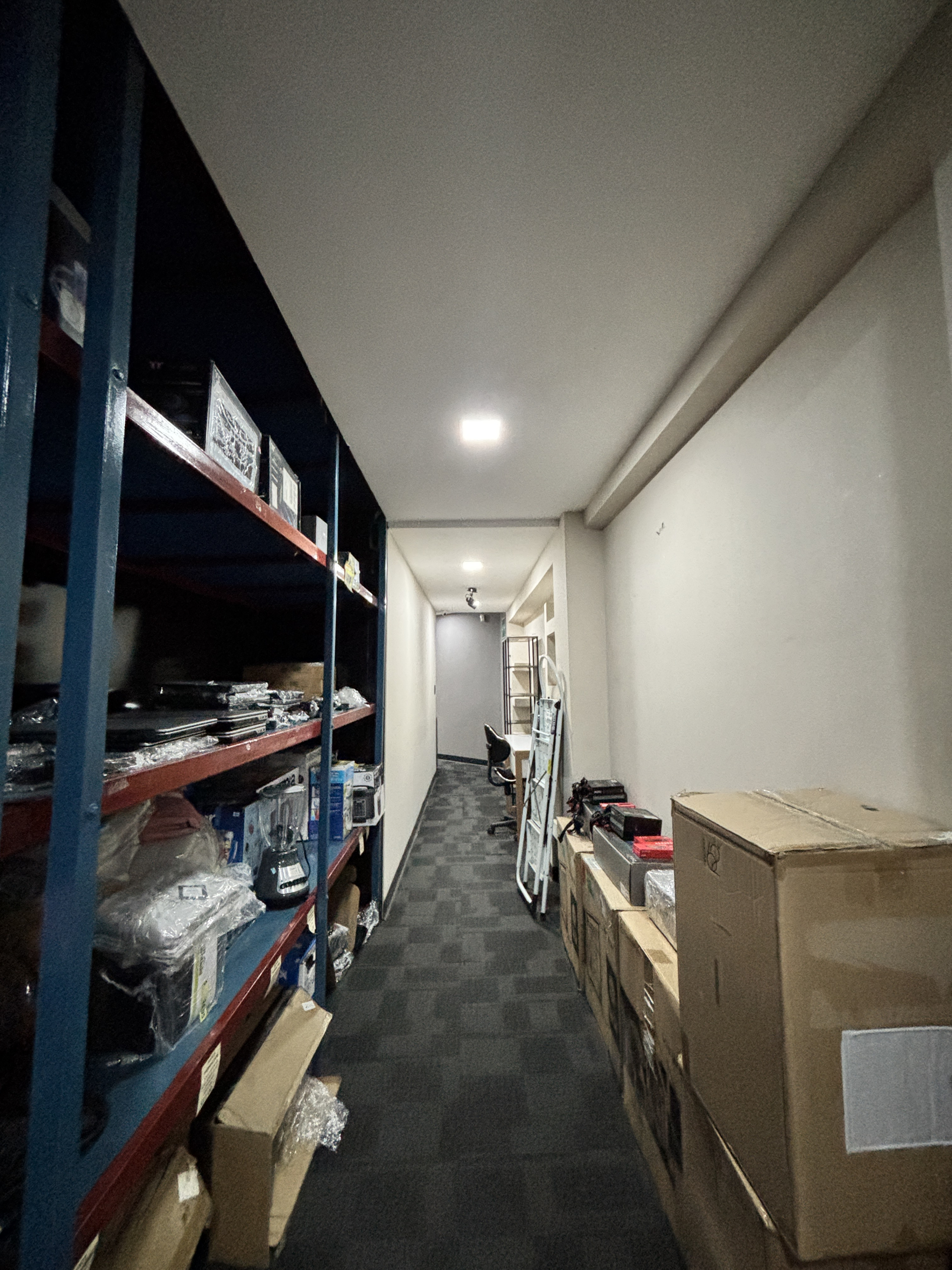 BODEGA Y OFICINAS EN COLONIA ROMA, SAN SALVADOR