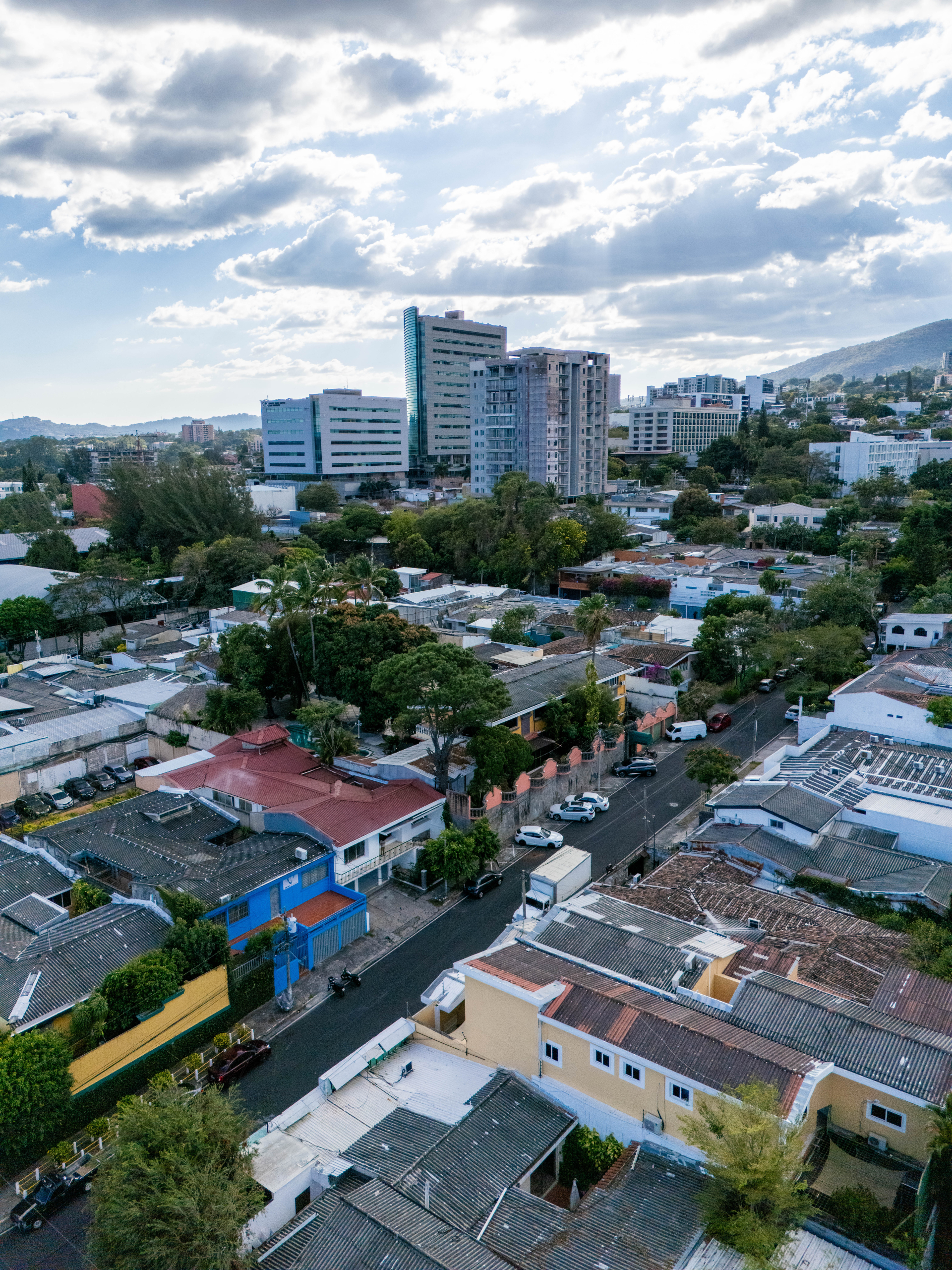 PROPIEDAD COMERCIAL EN COLONIA ESCALÓN, ZONA WORLD TRADE CENTER, SAN SALVADOR