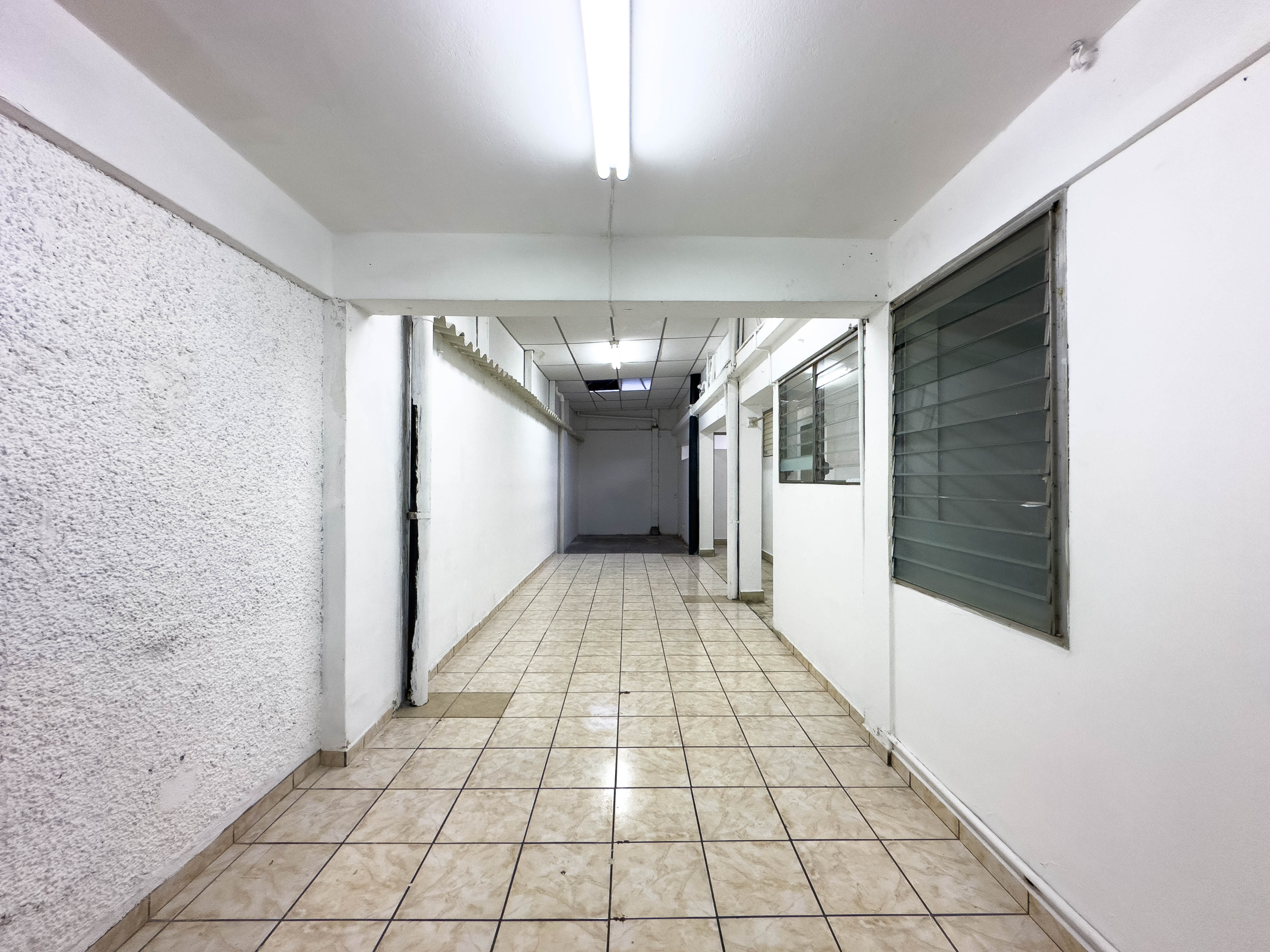PROPIEDAD COMERCIAL EN COLONIA ESCALÓN, ZONA WORLD TRADE CENTER, SAN SALVADOR