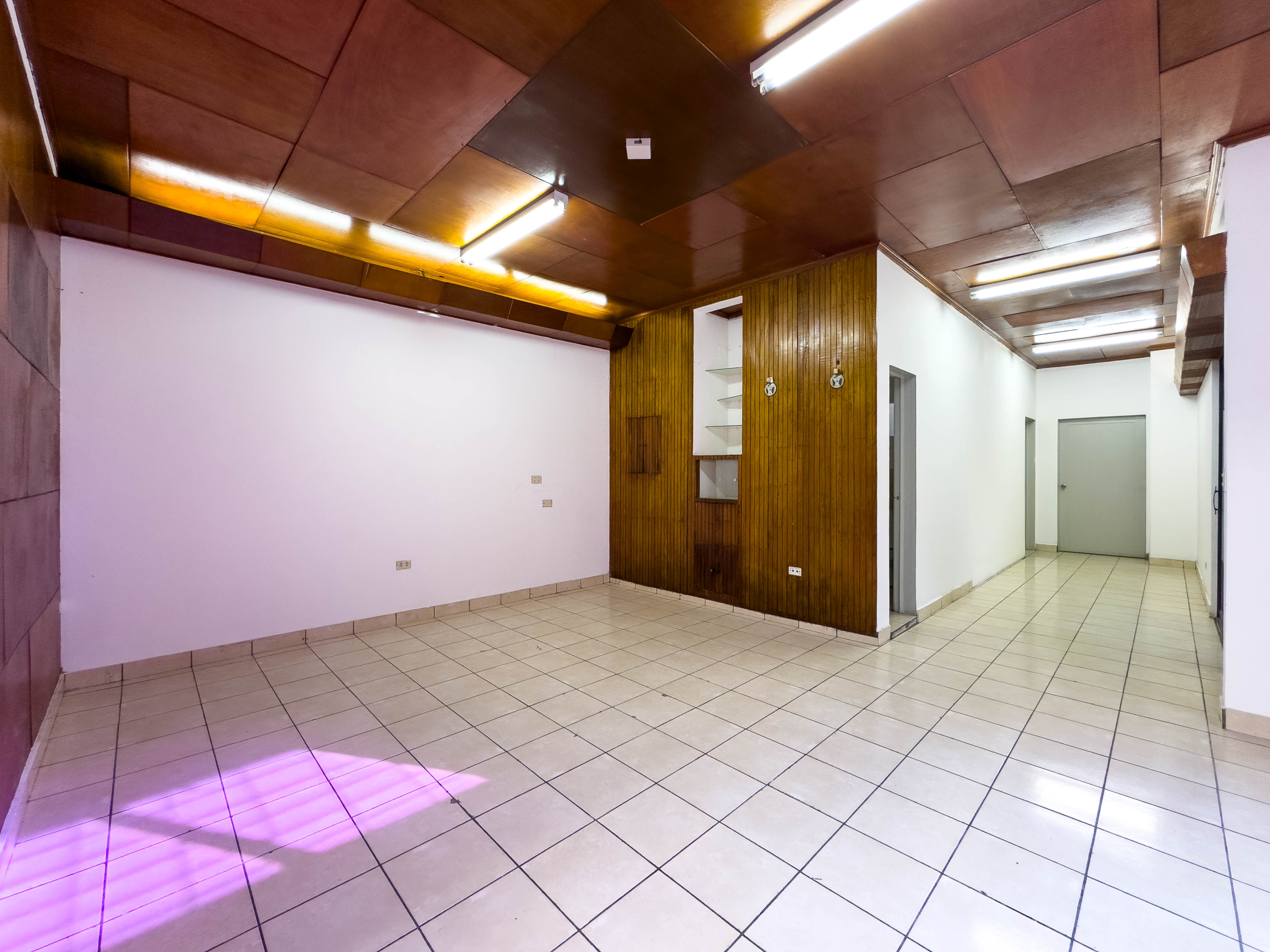 PROPIEDAD COMERCIAL EN COLONIA ESCALÓN, ZONA WORLD TRADE CENTER, SAN SALVADOR