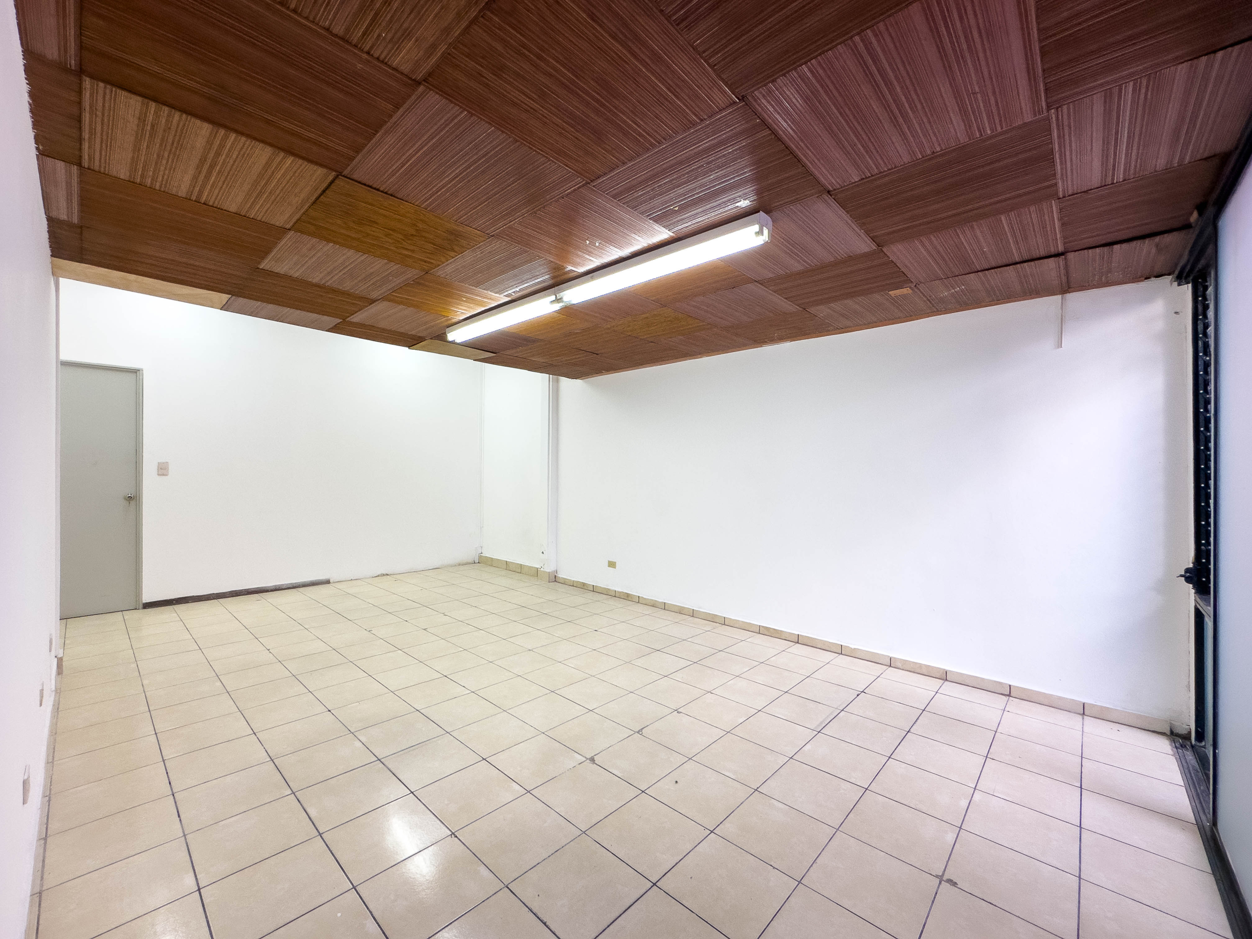 PROPIEDAD COMERCIAL EN COLONIA ESCALÓN, ZONA WORLD TRADE CENTER, SAN SALVADOR