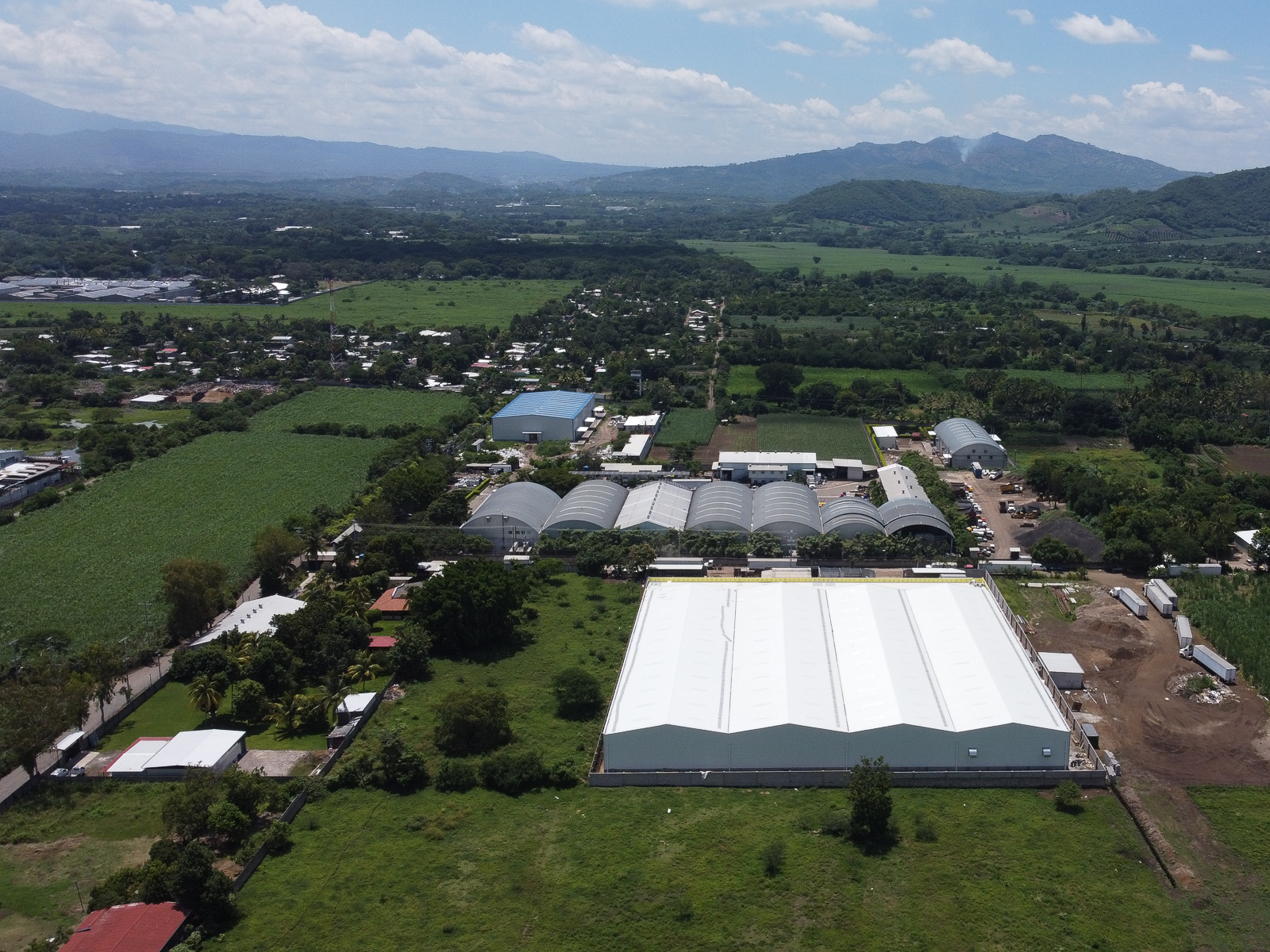 BODEGAS INDUSTRIALES EN ZONA CLAUDIA LARS Y DESVÍO DE OPICO, LA LIBERTAD