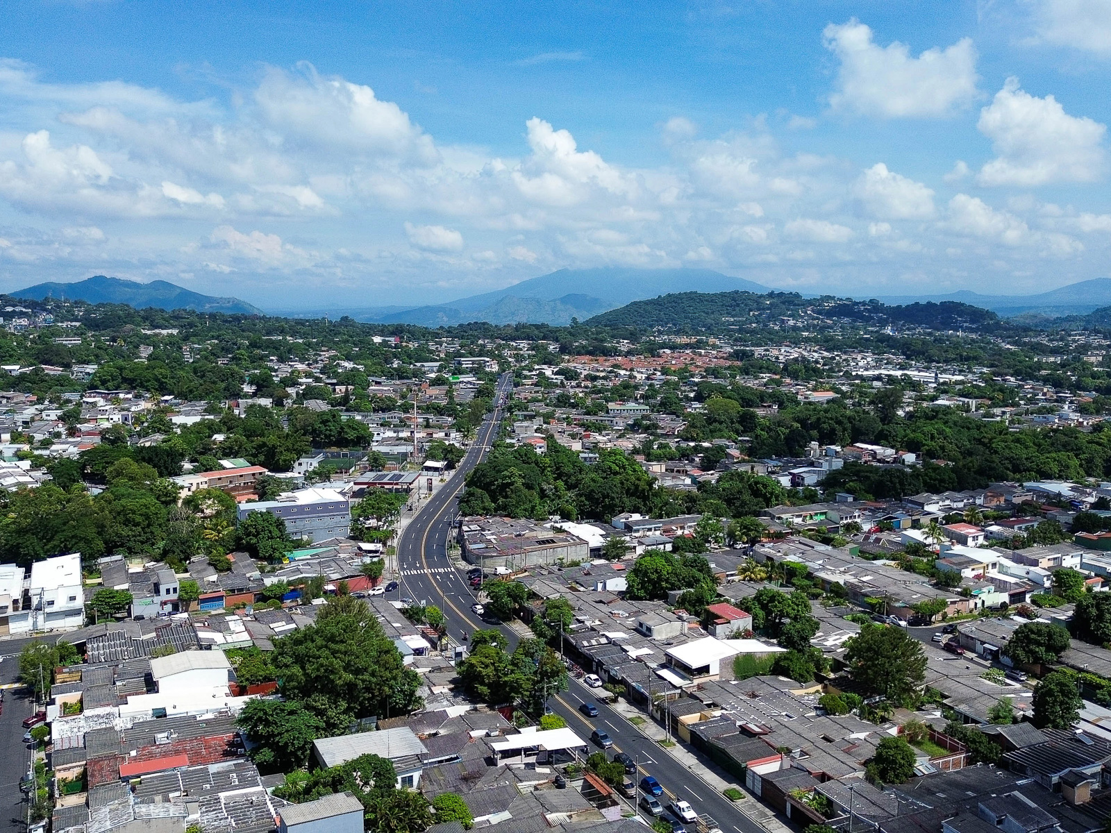 DL628-6 PROPIEDAD COMERCIAL EN CALLE BERNAL, SAN SALVADOR