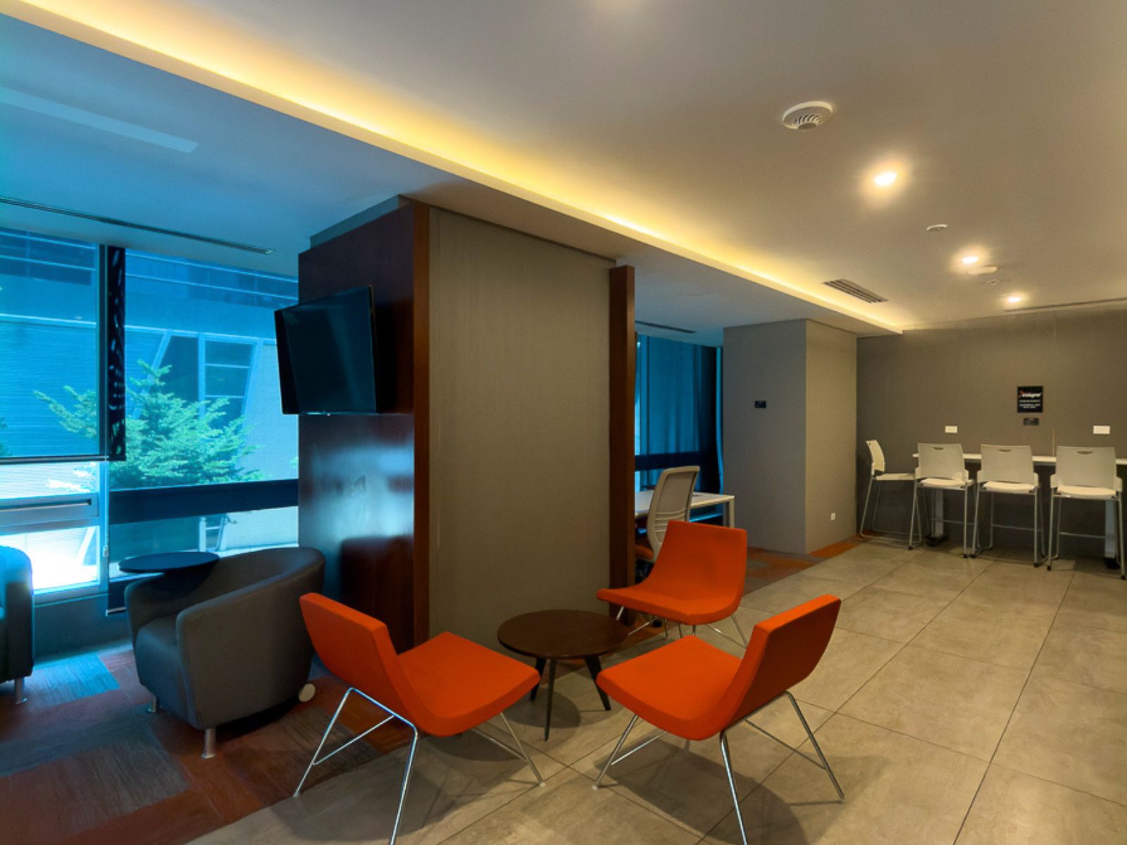 DL844 -6 LOCAL COMERCIAL TORRE INSIGNE, SAN SALVADOR