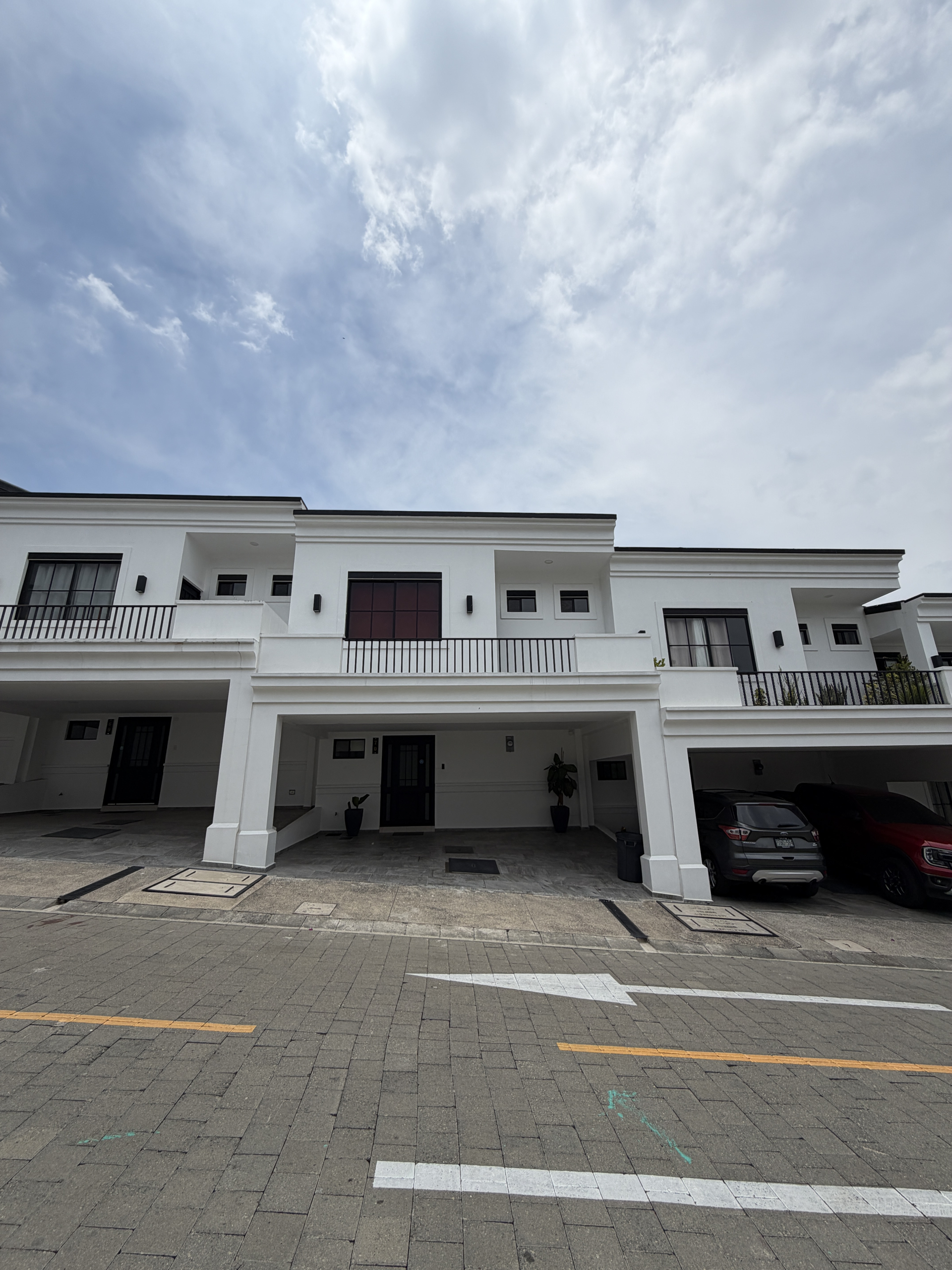 RESIDENCIA AMUEBLADA EN ANTIBES I, COLONIA ESCALÓN, SAN SALVADOR