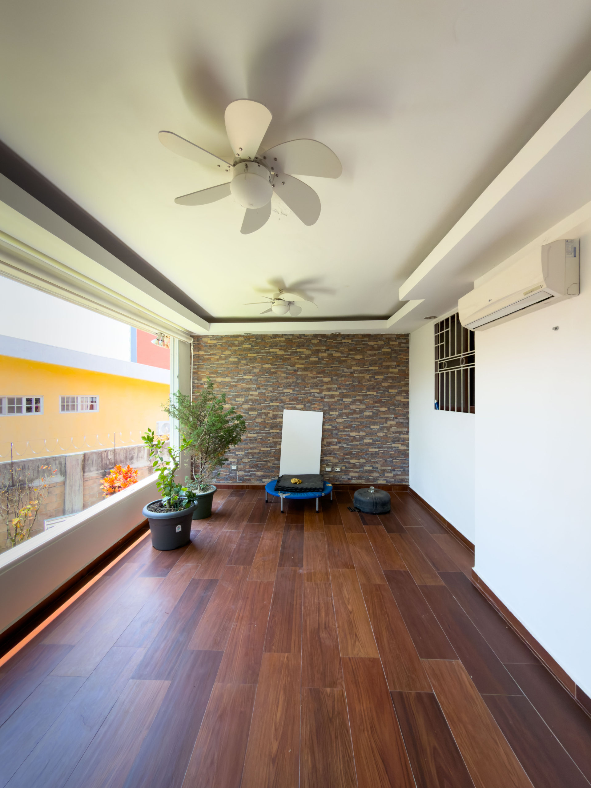 APARTAMENTO AMUEBLADO EN PRIMER NIVEL EN PÓRTICOS DEL CARMEN, COLONIA ESCALÓN, SAN SALVADOR