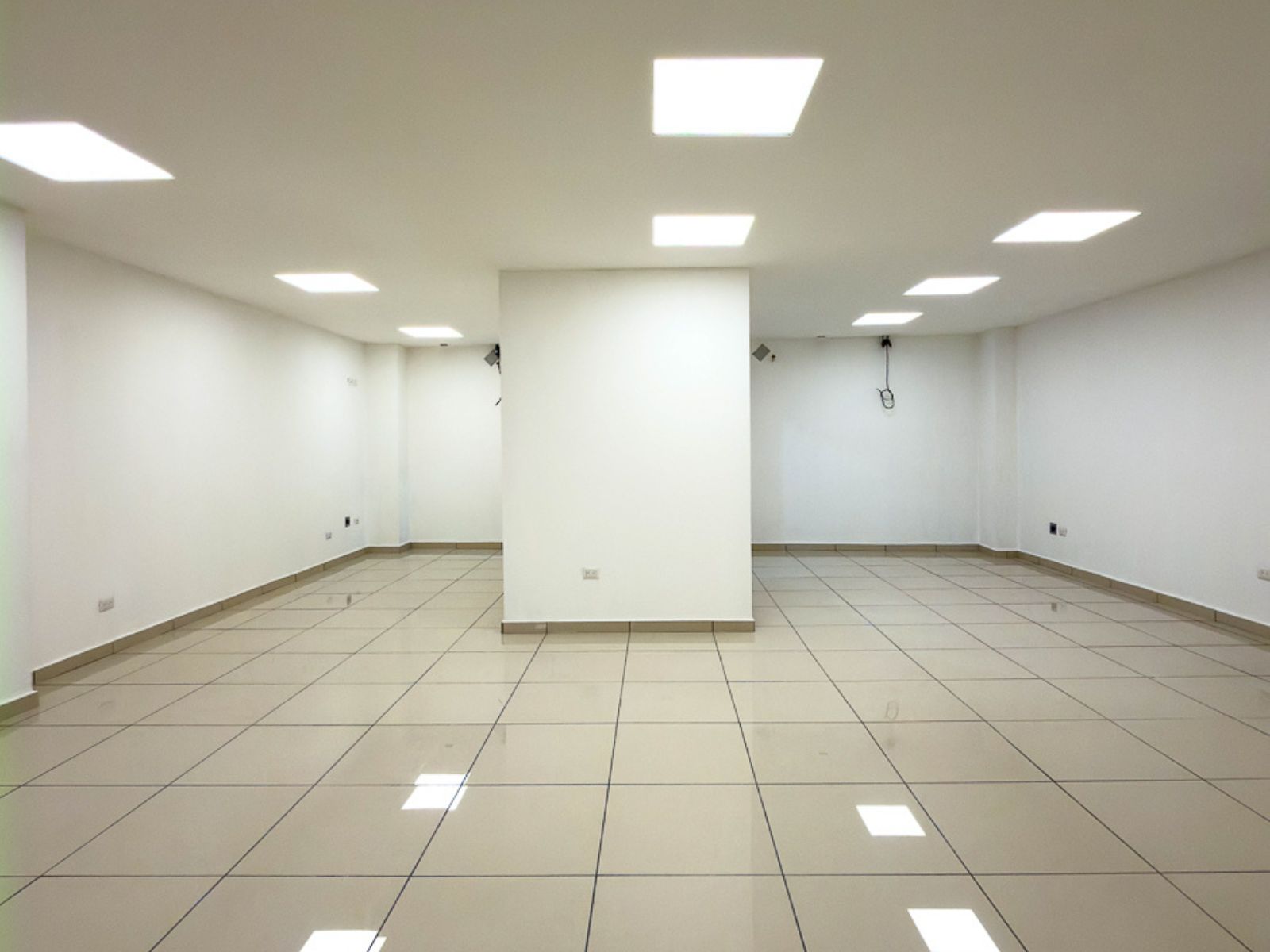 DAO840-7 OFICINAS EN PLAZA TRIANA – LA MASCOTA, SAN SALVADOR
