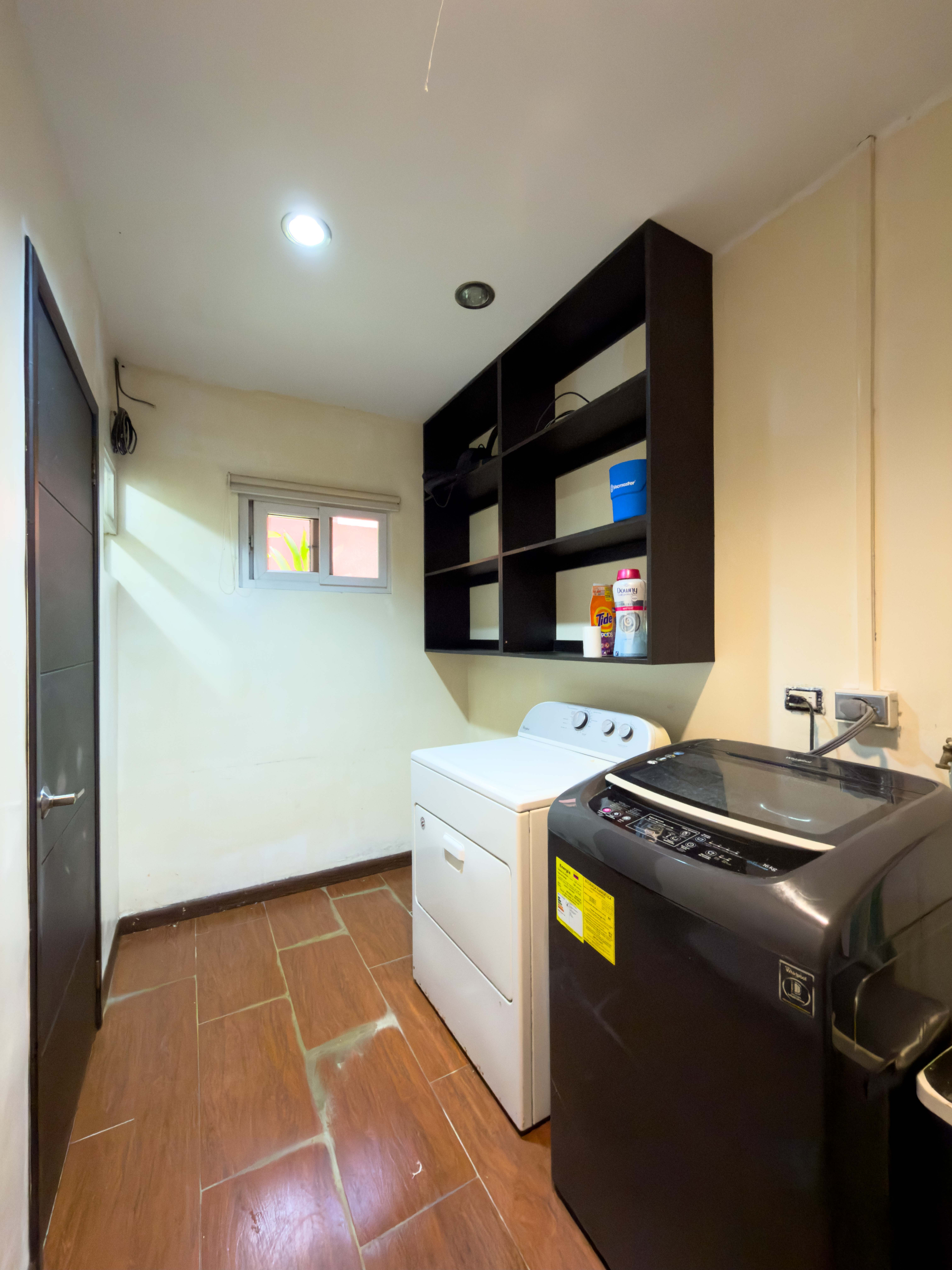 APARTAMENTO AMUEBLADO EN PRIMER NIVEL EN PÓRTICOS DEL CARMEN, COLONIA ESCALÓN, SAN SALVADOR