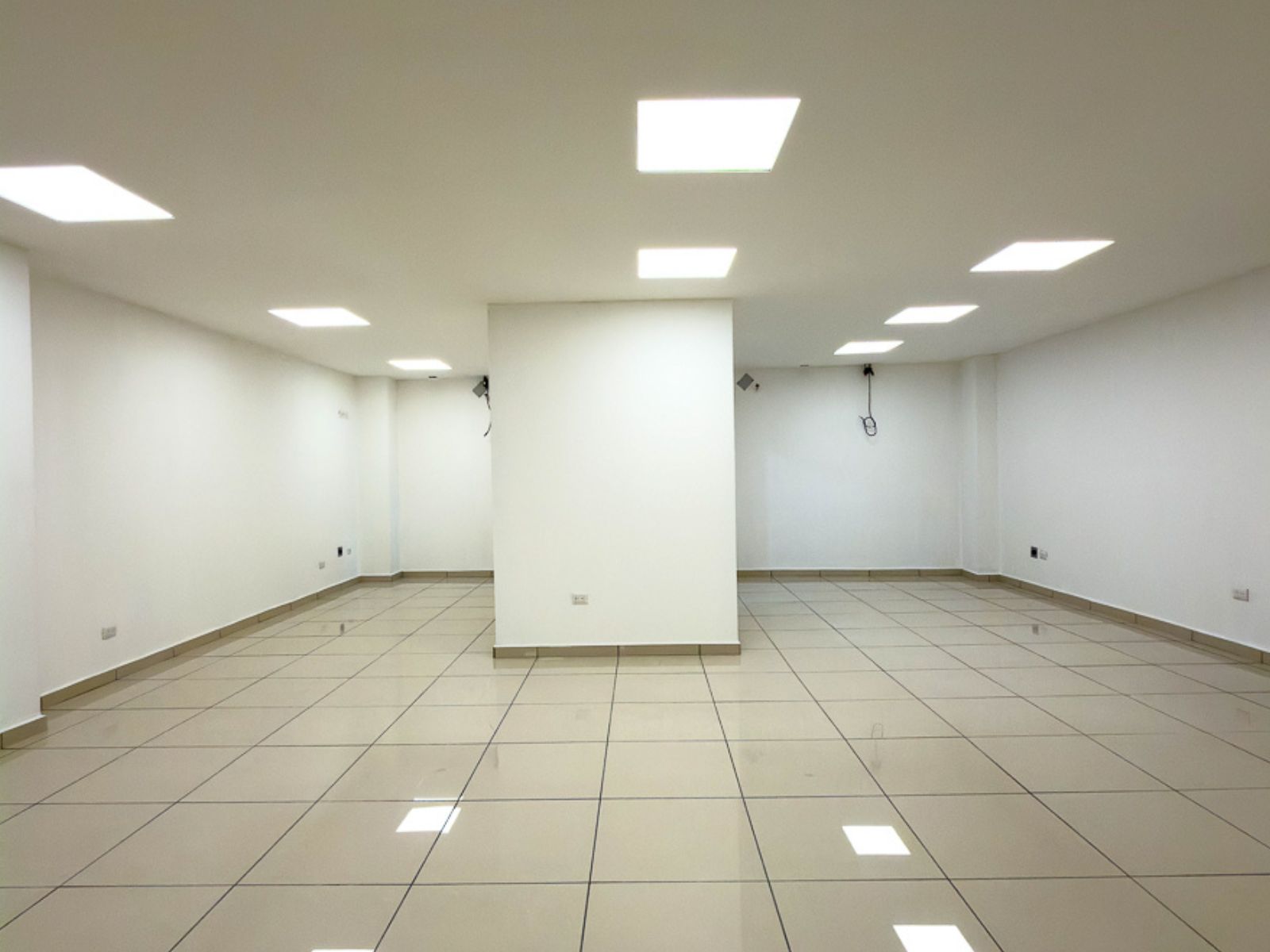 DAO840-11 OFICINAS EN PLAZA TRIANA – LA MASCOTA, SAN SALVADOR