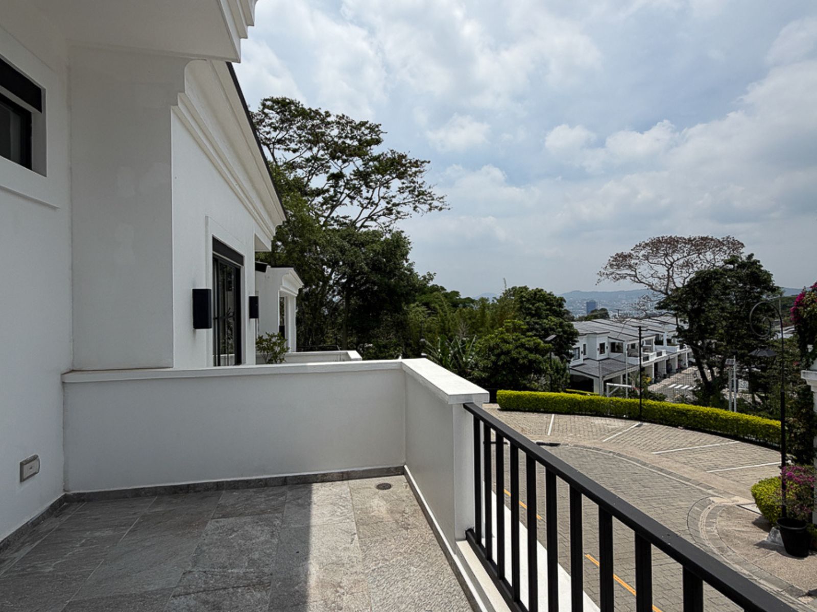 DAR837-11 RESIDENCIA AMUEBLADA EN ANTIBES I, COLONIA ESCALÓN, SAN SALVADOR