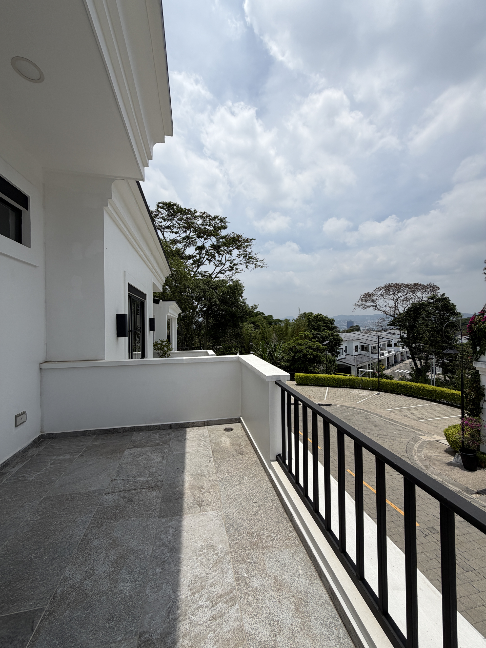 RESIDENCIA AMUEBLADA EN ANTIBES I, COLONIA ESCALÓN, SAN SALVADOR