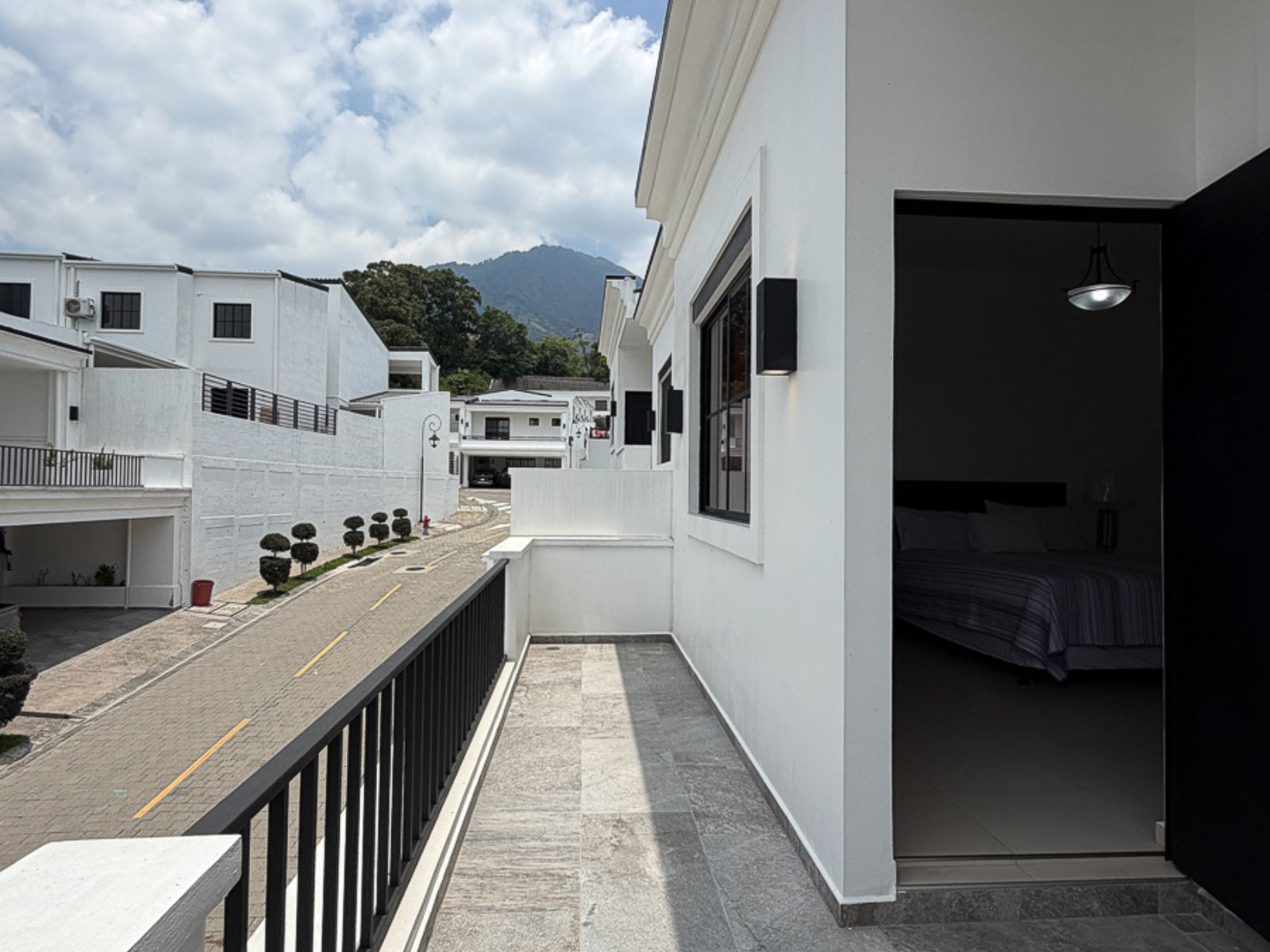 DAR837-12 RESIDENCIA AMUEBLADA EN ANTIBES I, COLONIA ESCALÓN, SAN SALVADOR