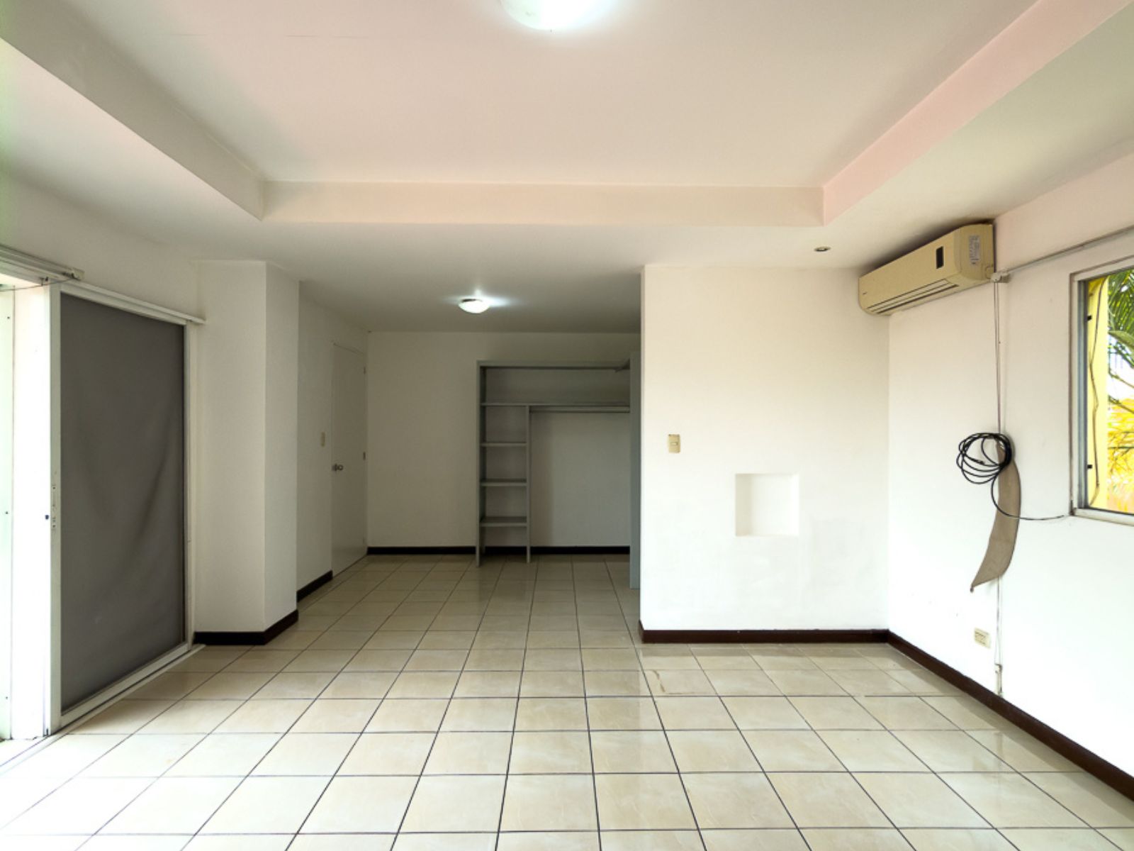 DR838-13 CASA RESIDENCIAL EN BOSQUES DE LA CASTELLANA, CARRETERA A PLANES DE RENDEROS, SAN SALVADOR