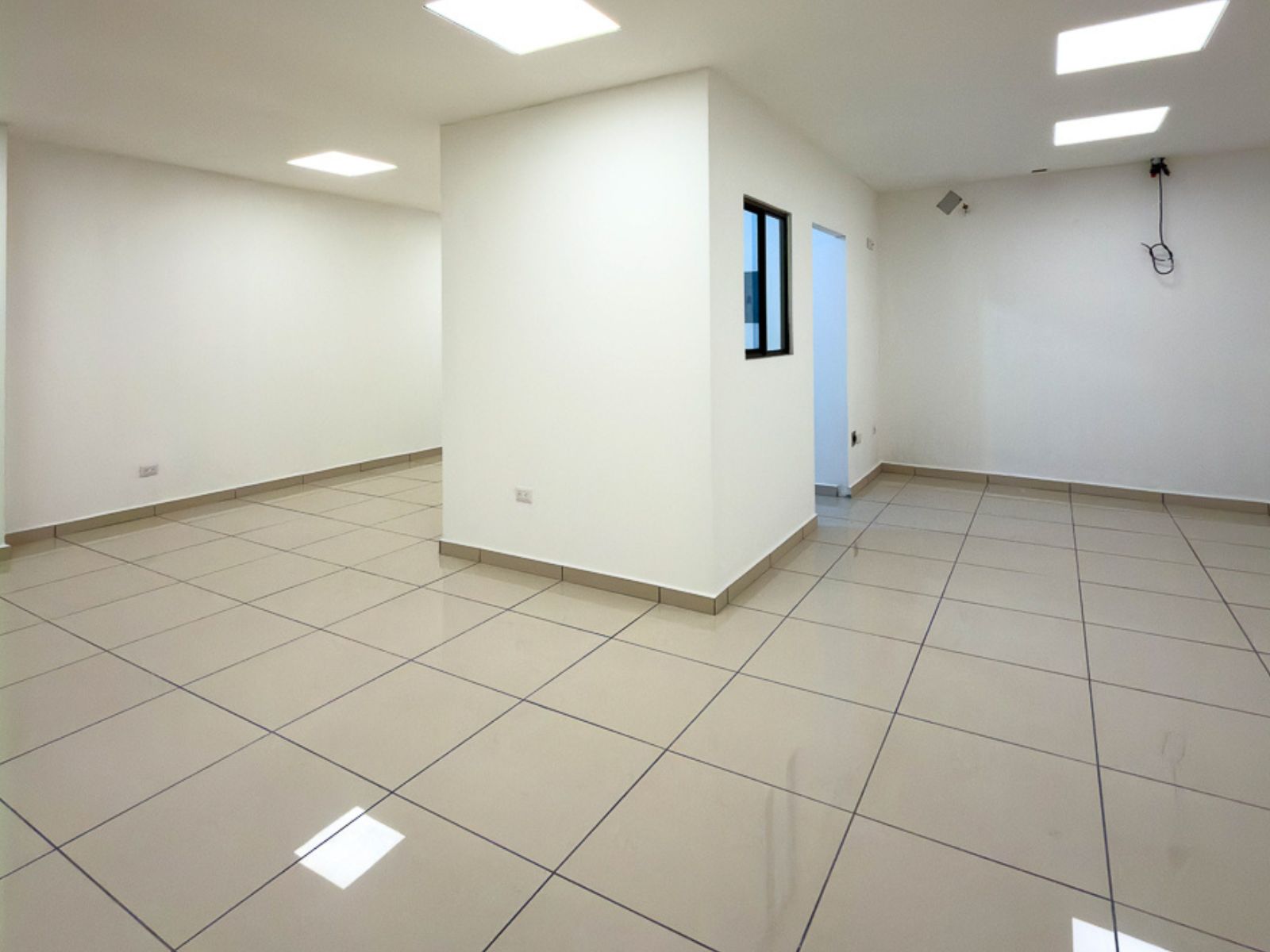 DAO840-13 OFICINAS EN PLAZA TRIANA – LA MASCOTA, SAN SALVADOR