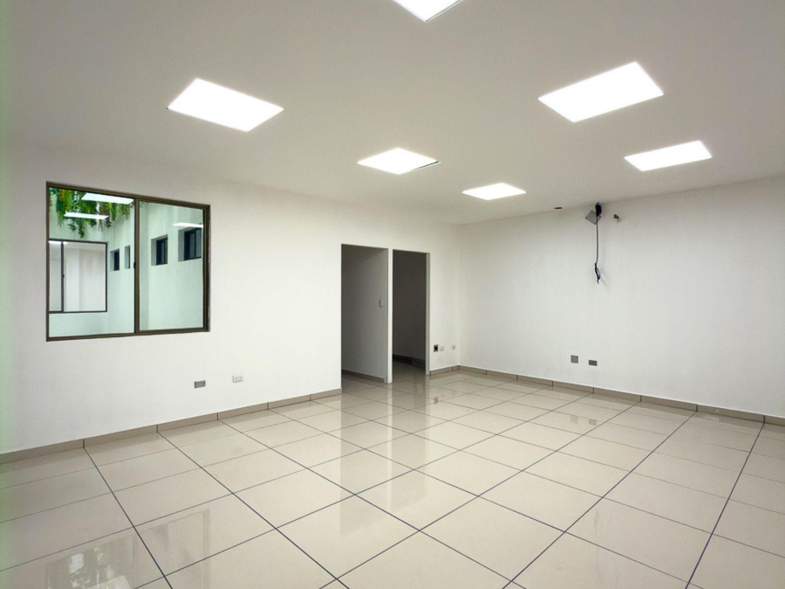 DAO840-14 OFICINAS EN PLAZA TRIANA – LA MASCOTA, SAN SALVADOR