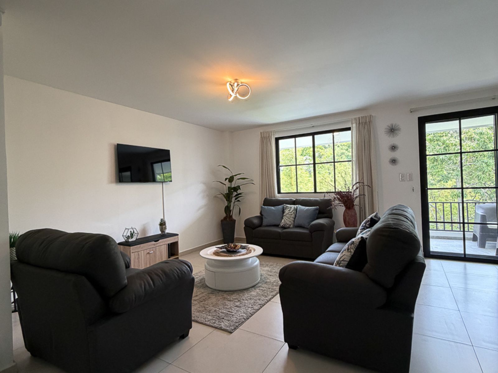 DAR837-16 RESIDENCIA AMUEBLADA EN ANTIBES I, COLONIA ESCALÓN, SAN SALVADOR