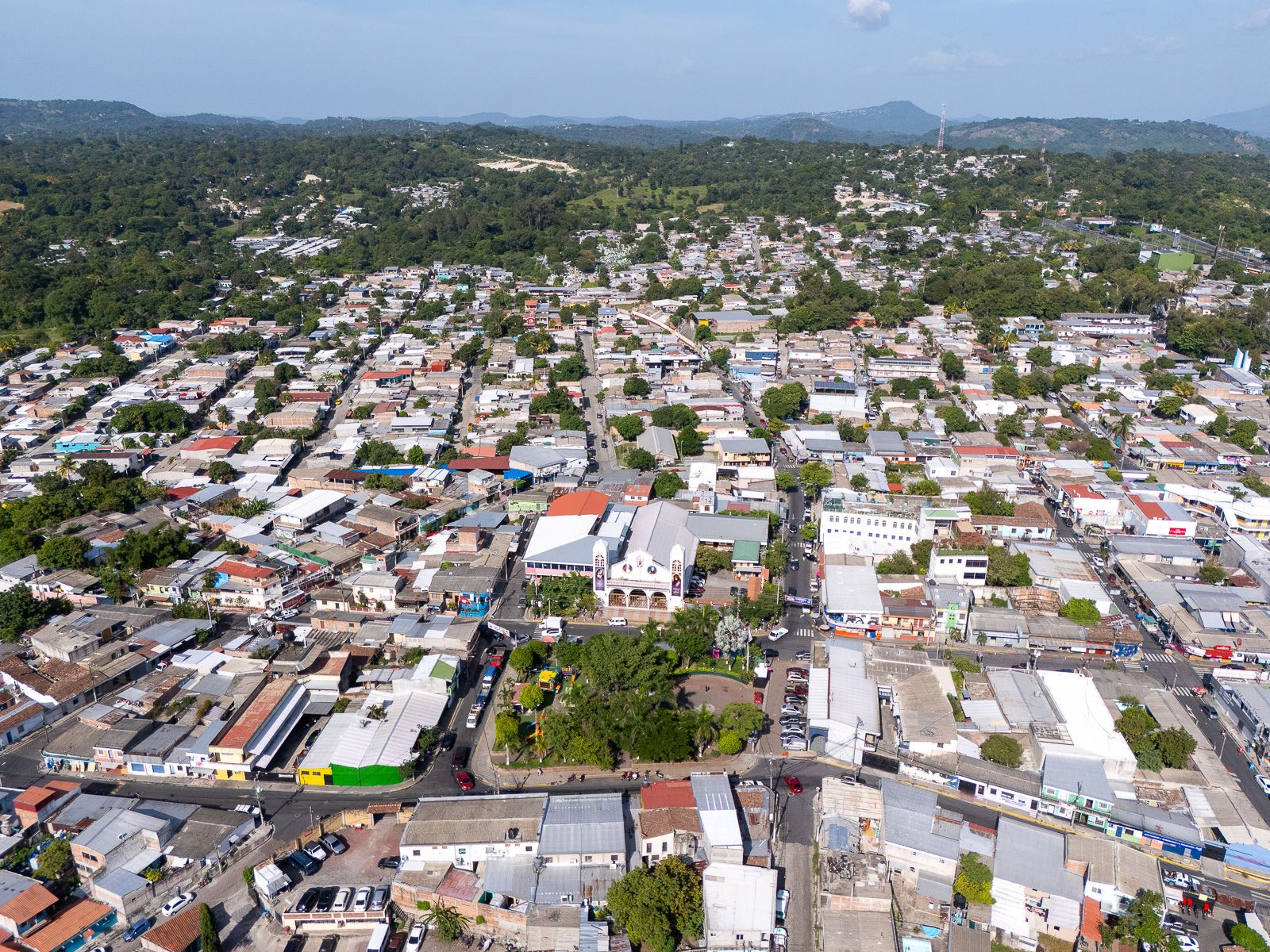 DAL463 -17 LOCALES DISPONIBLES DE 35 M² EN PLAZA TINECA, SAN MARTÍN, SAN SALVADOR