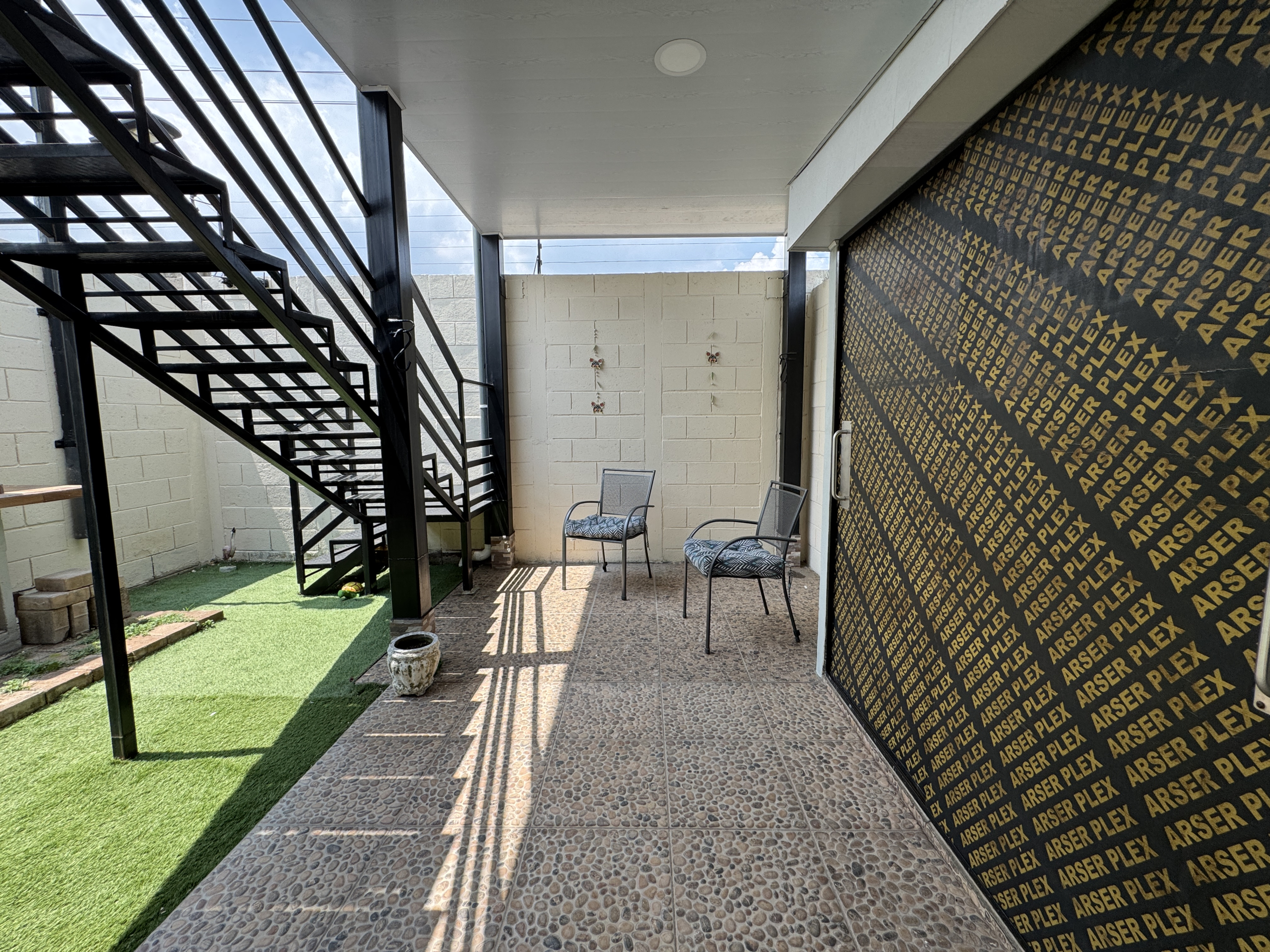 CASA REMODELADA EN CIUDAD MARSELLA Q2 -MODELO DELUXE CON TERRENO EXTENDIDO Y TERRAZA, LA LIBERTAD