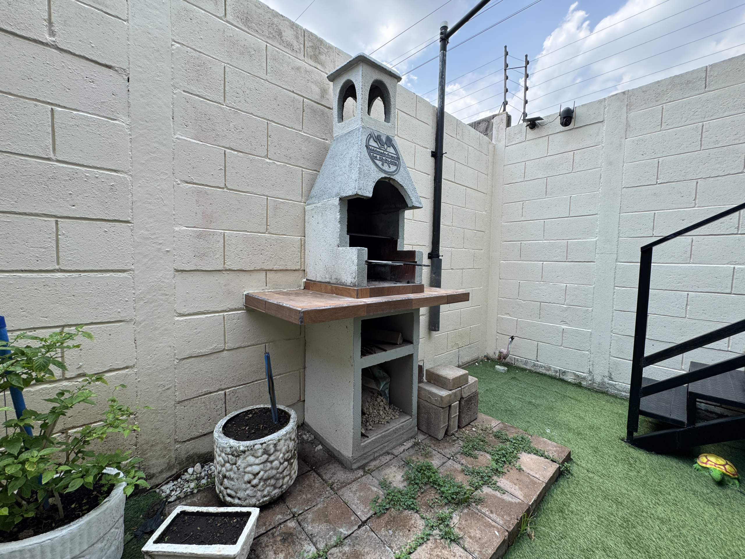 CASA REMODELADA EN CIUDAD MARSELLA Q2 -MODELO DELUXE CON TERRENO EXTENDIDO Y TERRAZA, LA LIBERTAD