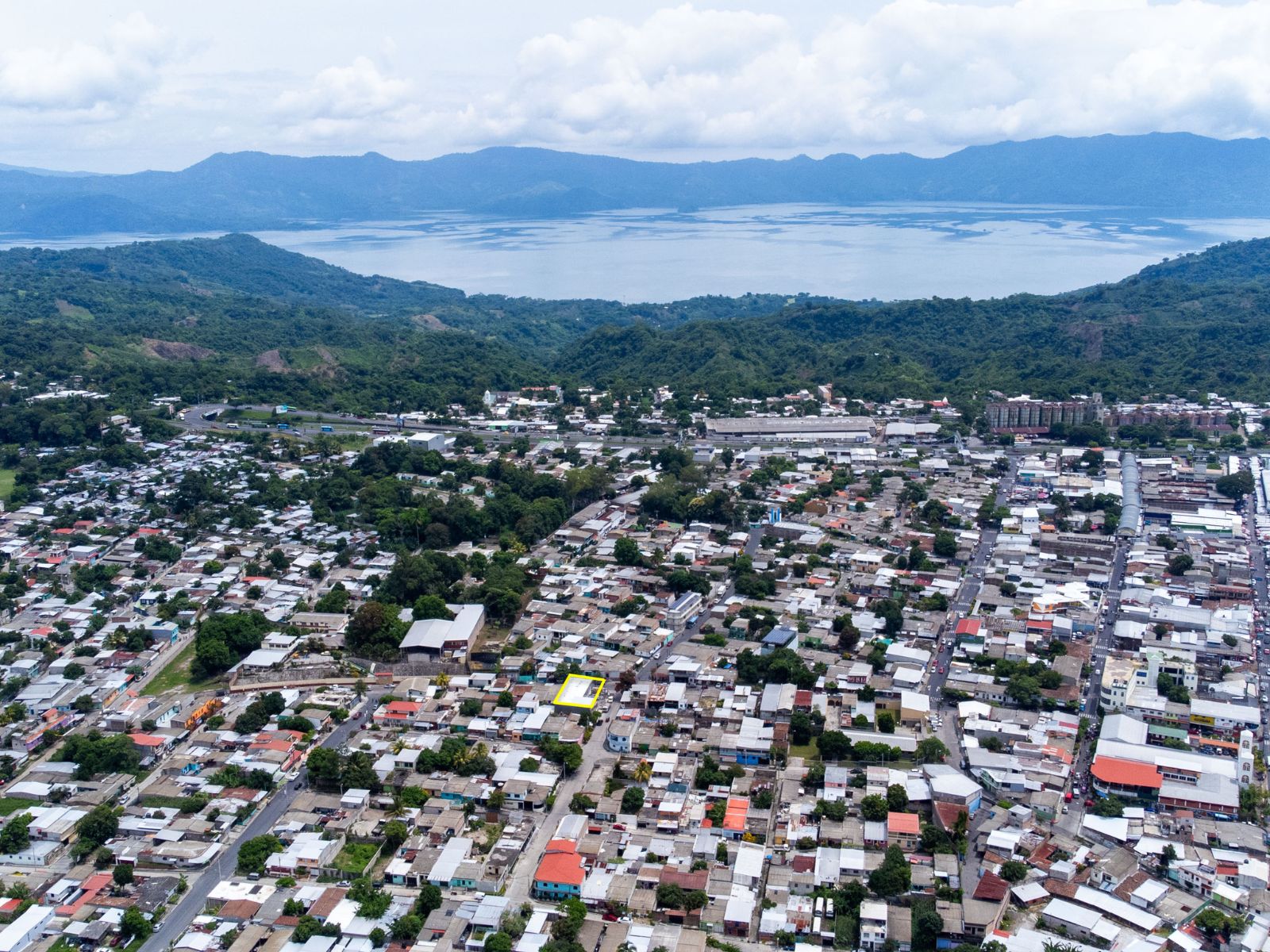 DAL463 -3 LOCALES DISPONIBLES DE 35 M² EN PLAZA TINECA, SAN MARTÍN, SAN SALVADOR