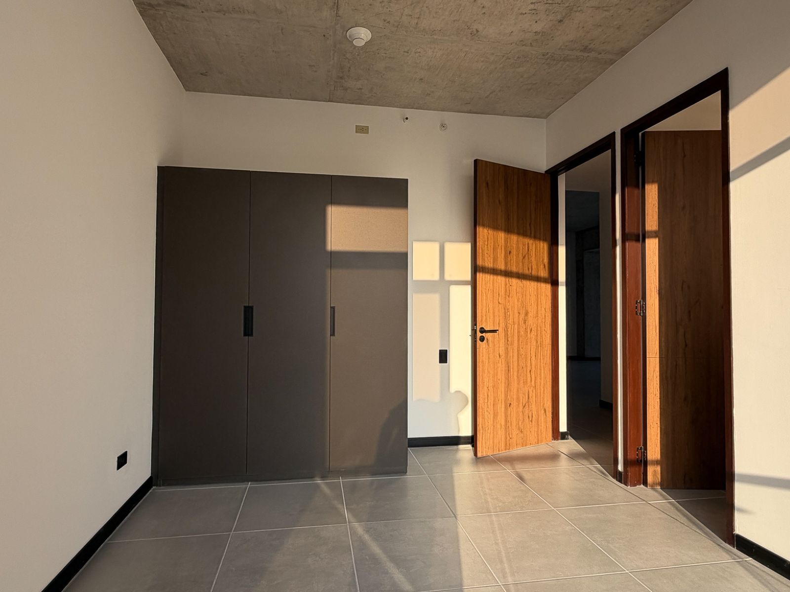 DAA839-15 APARTAMENTO CON LÍNEA BLANCA EN ALQUILER EN TORRE ART HAUS, SAN BENITO, SAN SALVADOR