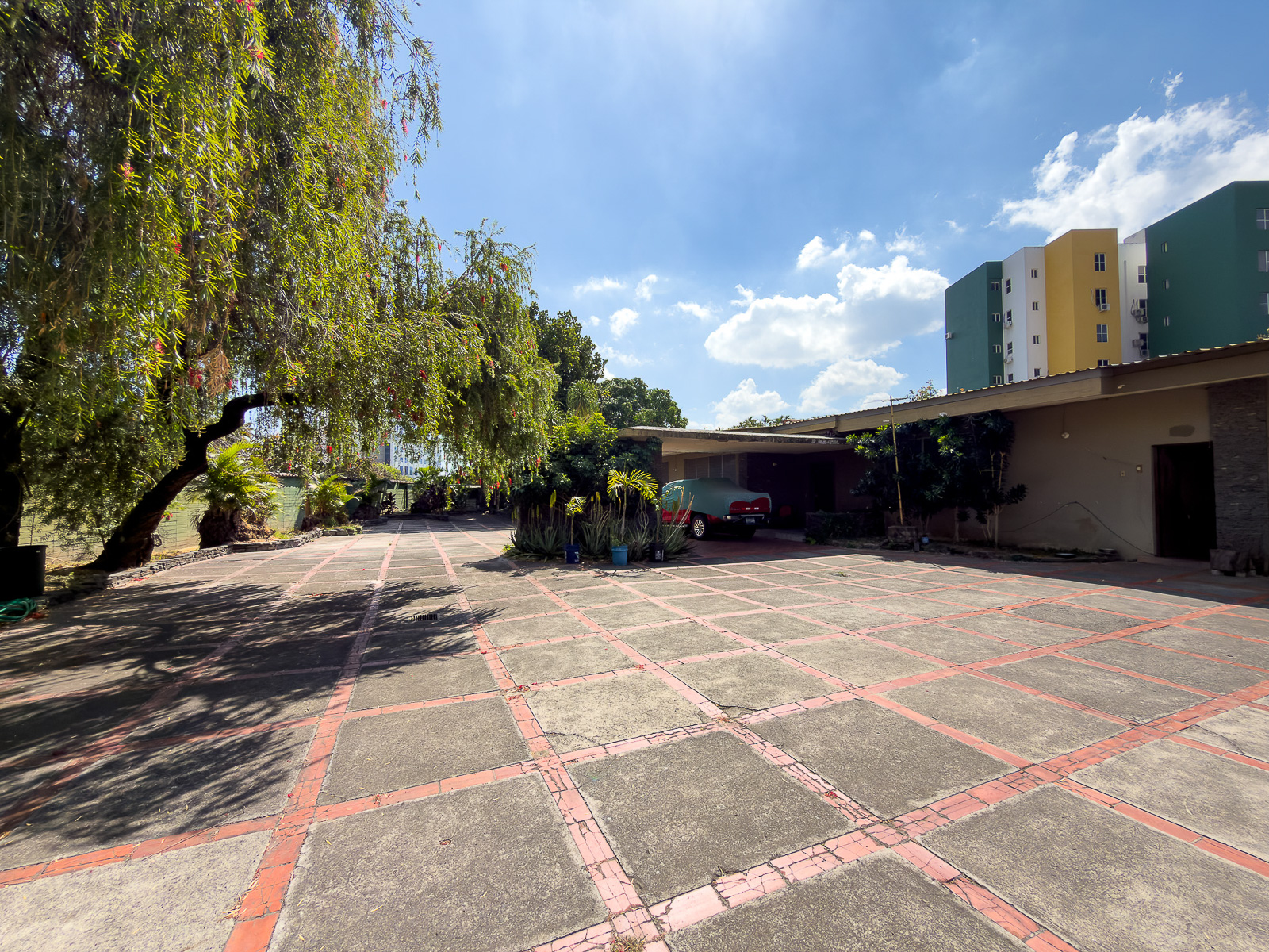 DR842-12 PROPIEDAD PARA DESARROLLO INMOBILIARIO EN AV. OLÍMPICA, COLONIA ESCALÓN, SAN SALVADOR